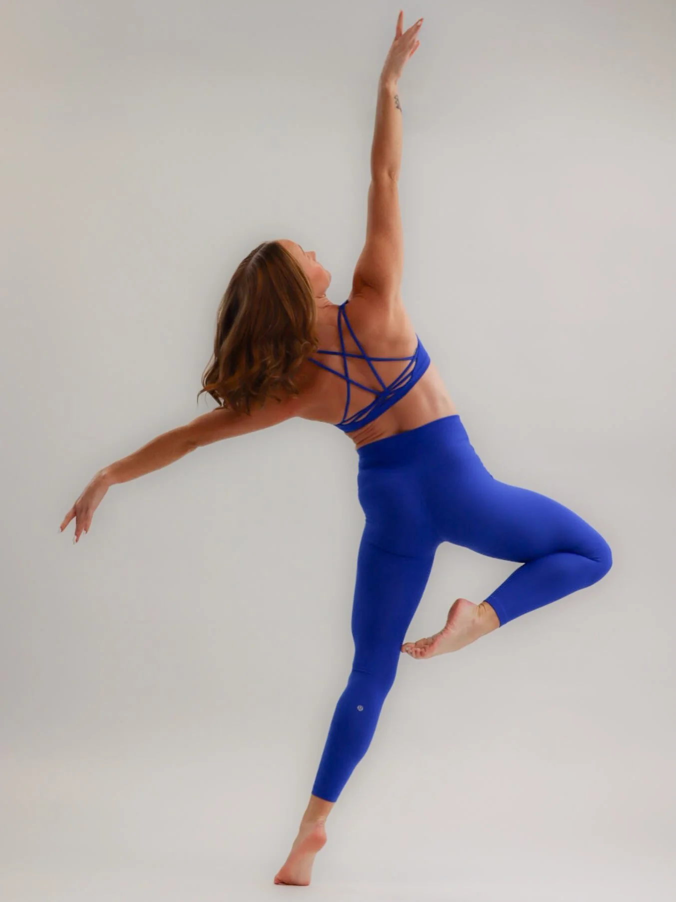 Grateful to be dancing into another year. Exciting things ahead!! 🥳🎉🎂🎈

📸: @nailsyoulove_x_elixirbeauty