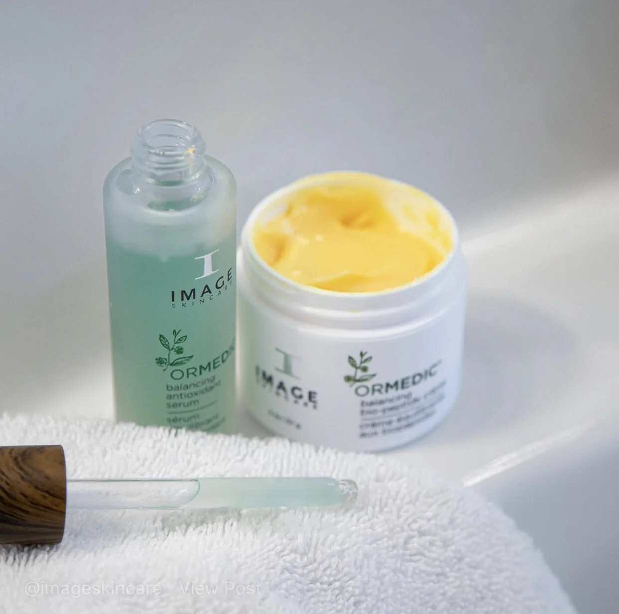 ORMEDIC balancing antioxidant serum. This gentle, soothing antioxidant serum uses certified organic aloe vera, vitamin C & botanical extracts to help hydrate dehydrated skin.