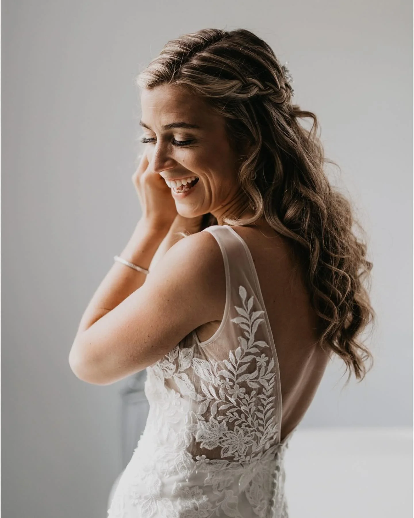 Let your light shine!☀️🥂 #justcalldana
&bull;
Photographer: @lovesundayphoto
&bull;
&bull;
&bull;
#eventplanner #westchesterweddings #nycwedding #hamptonswedding #ctweddings #njweddings #wedding #weddings #westchester #nyc #ct #hamptons #events #wed