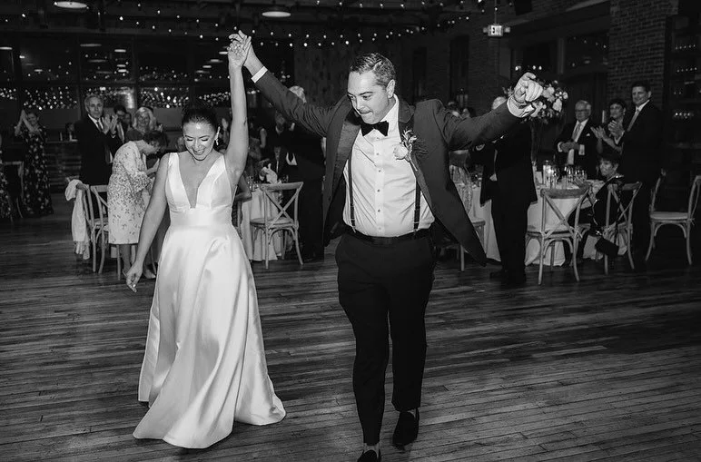 Hands up, hearts full!🙌❤️
#justcalldana
📸 @_summerbarnhart
🌹 @elegant_floral_creationsbyamy
🎶🥁 @funk_evolution_entertainment
🏡🍷 @citywineryhv @citywineryhvweddings
&bull;
&bull;
&bull;
#eventplanner #westchesterweddings #nycwedding #hamptonswe
