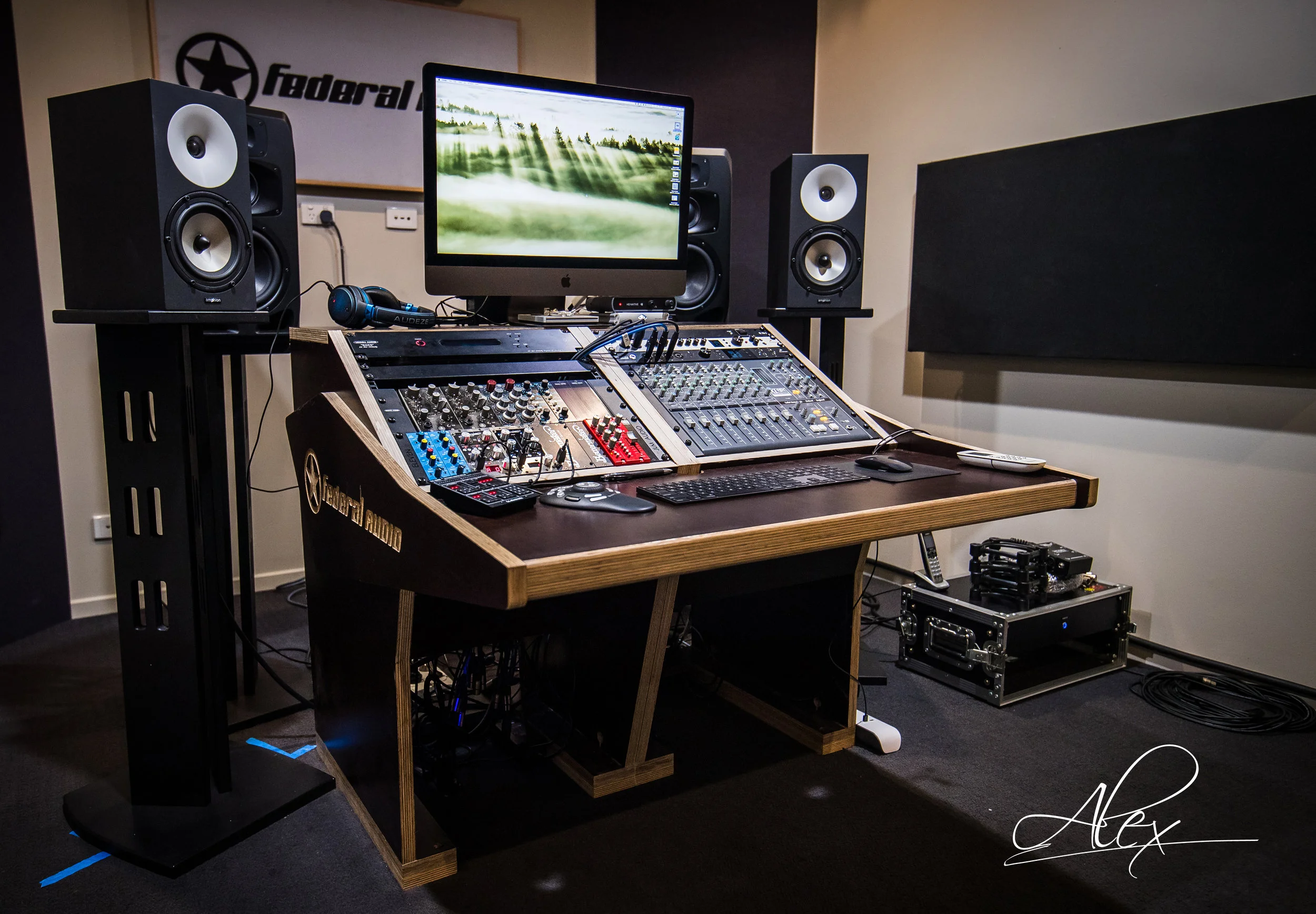Mastering Desk - Form Ply
