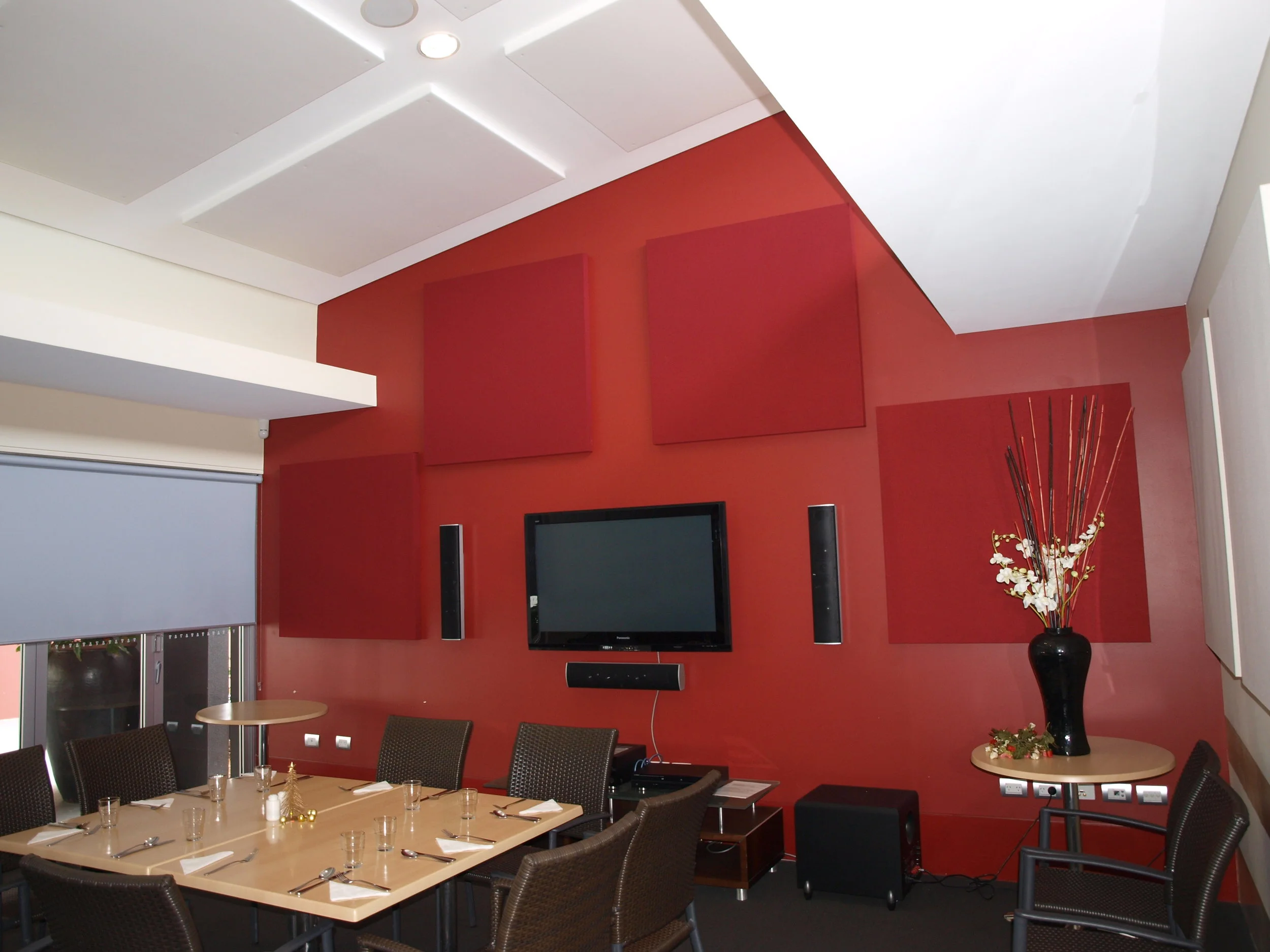 Retirement village dining room made quiet with acoustic modules
