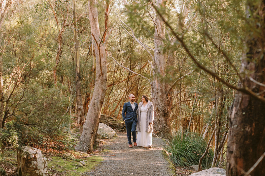 Couple eloping in Tasmanian mountains with celebrant and photographer