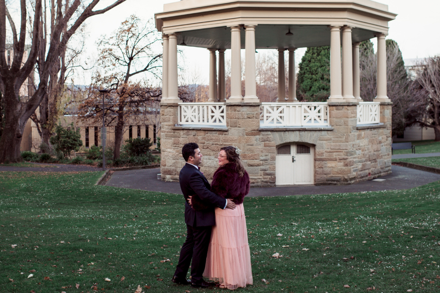 Couple eloping in Tasmanian mountains with celebrant and photographer