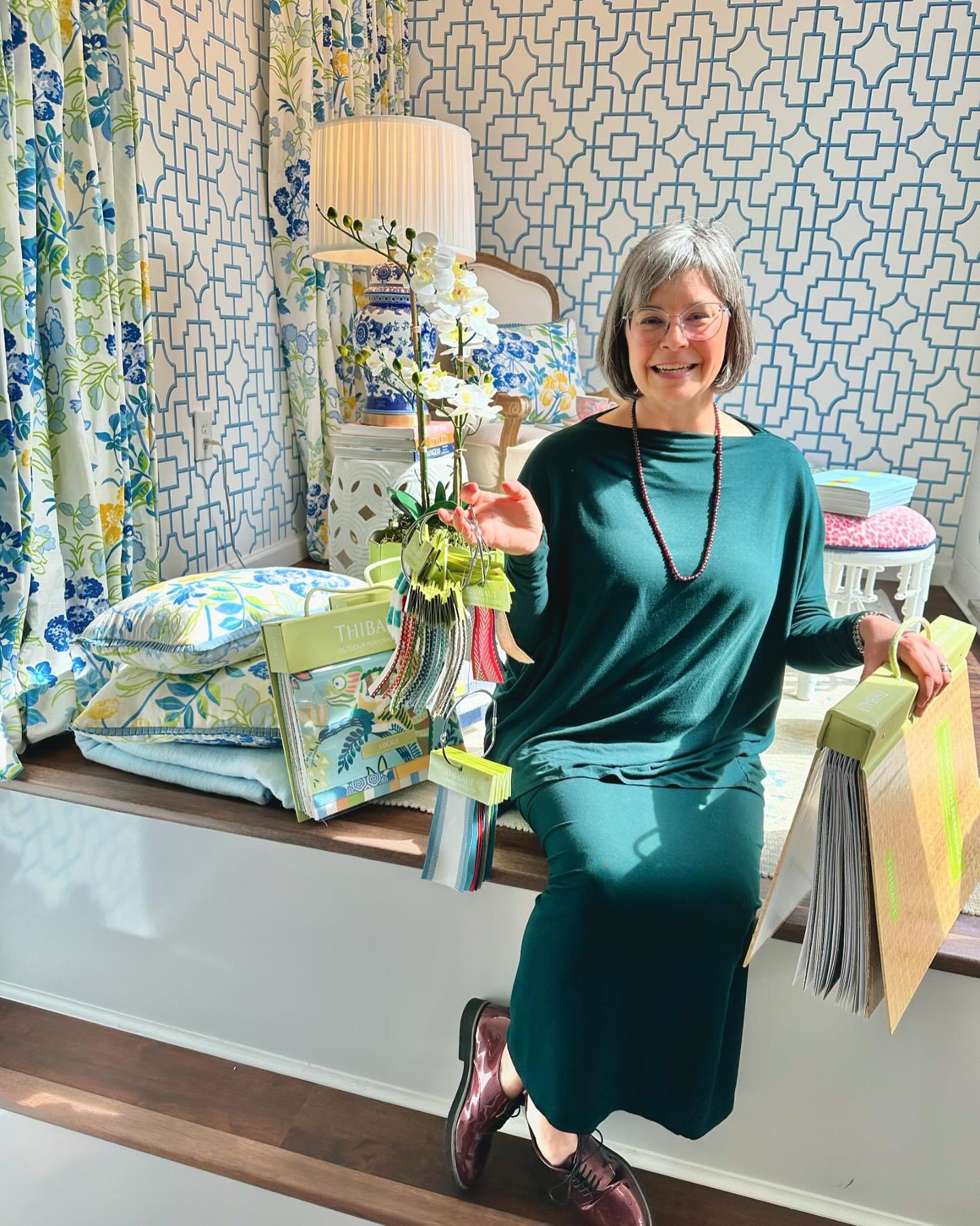 Our Thibaut Spring Garden inspired front window is @Tiffany_Massing_Thibaut Approved! 🙌🏼💙✨

We love when our rep Tiffany from @thibaut_1886 visits the studio! We can not wait to show you New Thibaut! 

But first&hellip; For our final ✨April Shop t