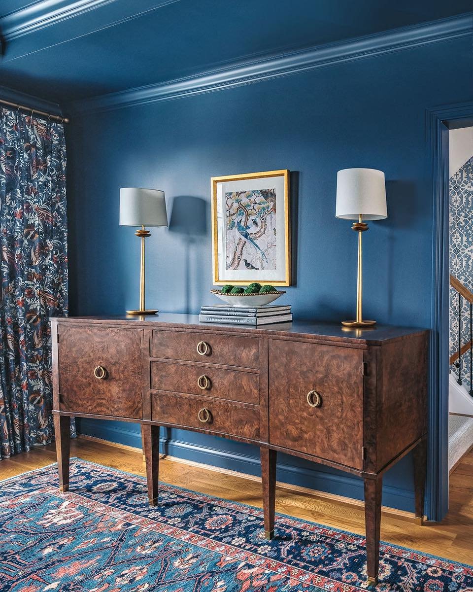 The same stunning buffet, two entirely different vibes! 🌟 First, a bold and moody room with deep blue walls and rich patterns transforms the buffet into a dramatic statement piece. Secondly, a bright and airy space with crisp white walls and soft ac