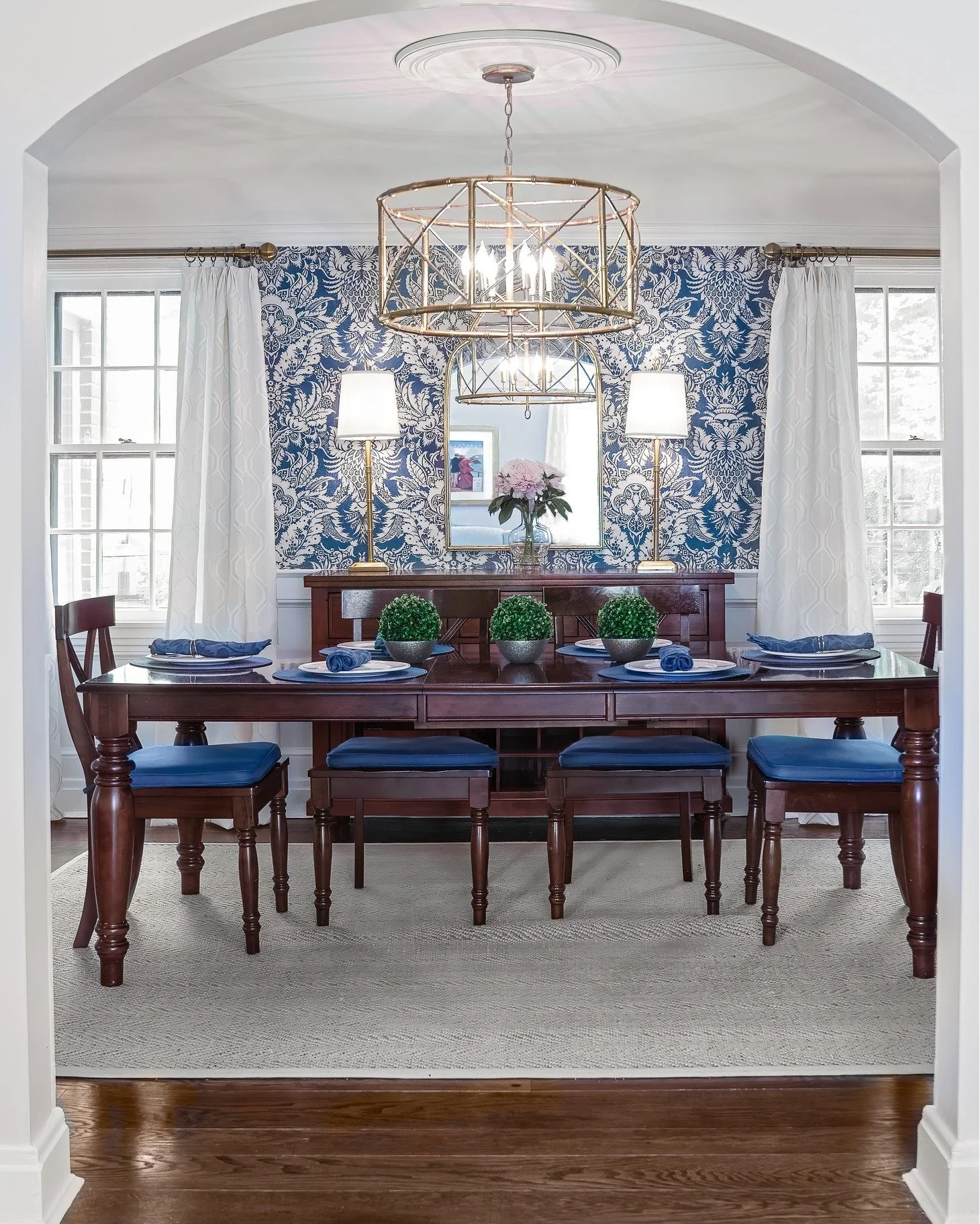 At Winding Lane Interiors, we set the table with bold wallpaper, warm wood, and a touch of gold&mdash;because Cincinnati homes deserve a little everyday elegance ✨

Photography: @kwdcreative 

#windinglaneinteriors #cincinnatiinteriordesigner #interi