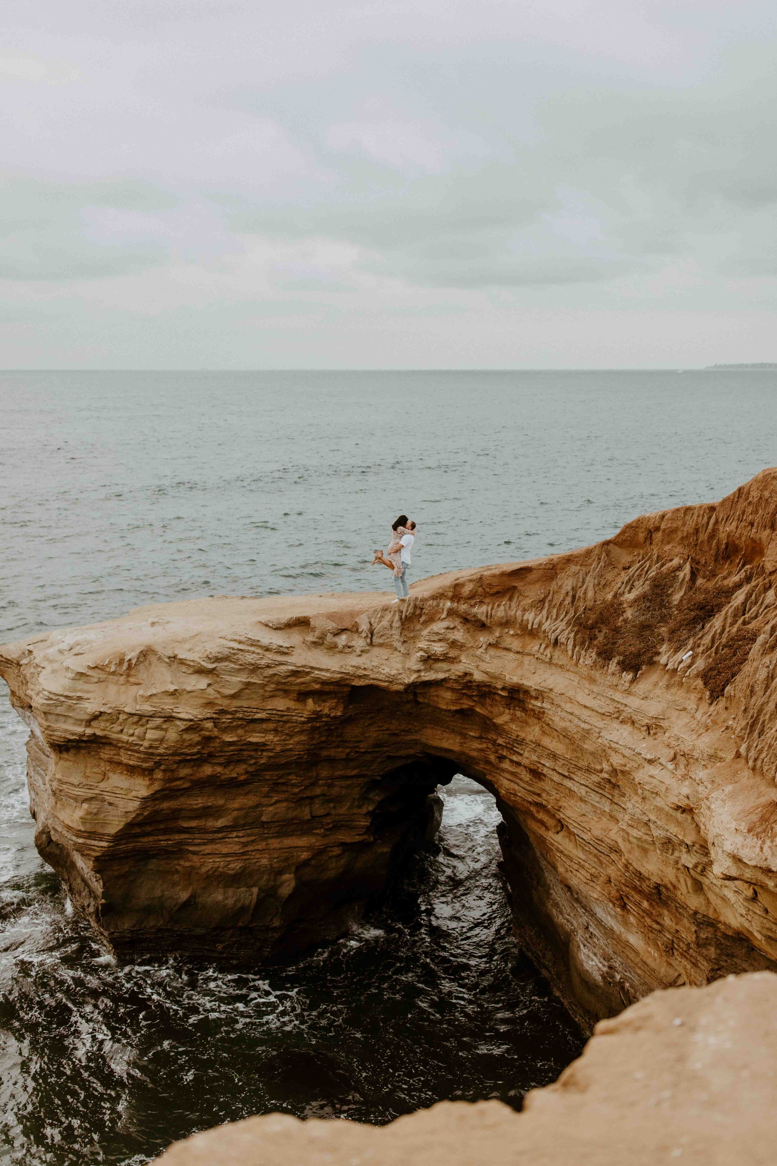 arch sunset cliffs san diego couples and engagementphotographer