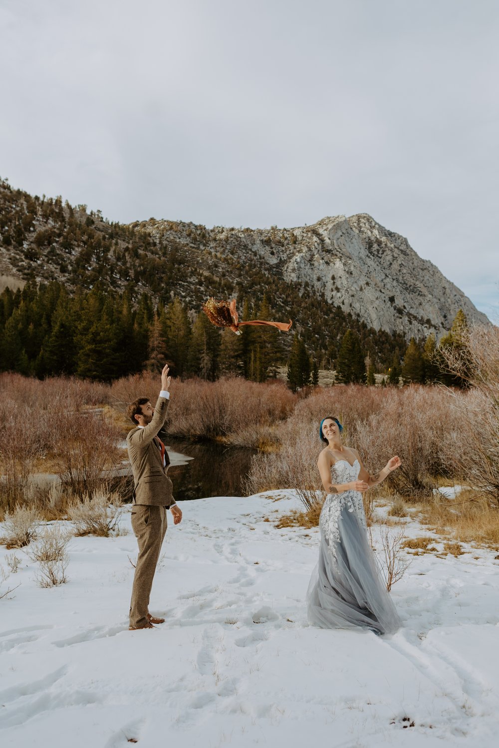 bouquet toss elopement ceremony photographer wild epic adventurous photography hand tie