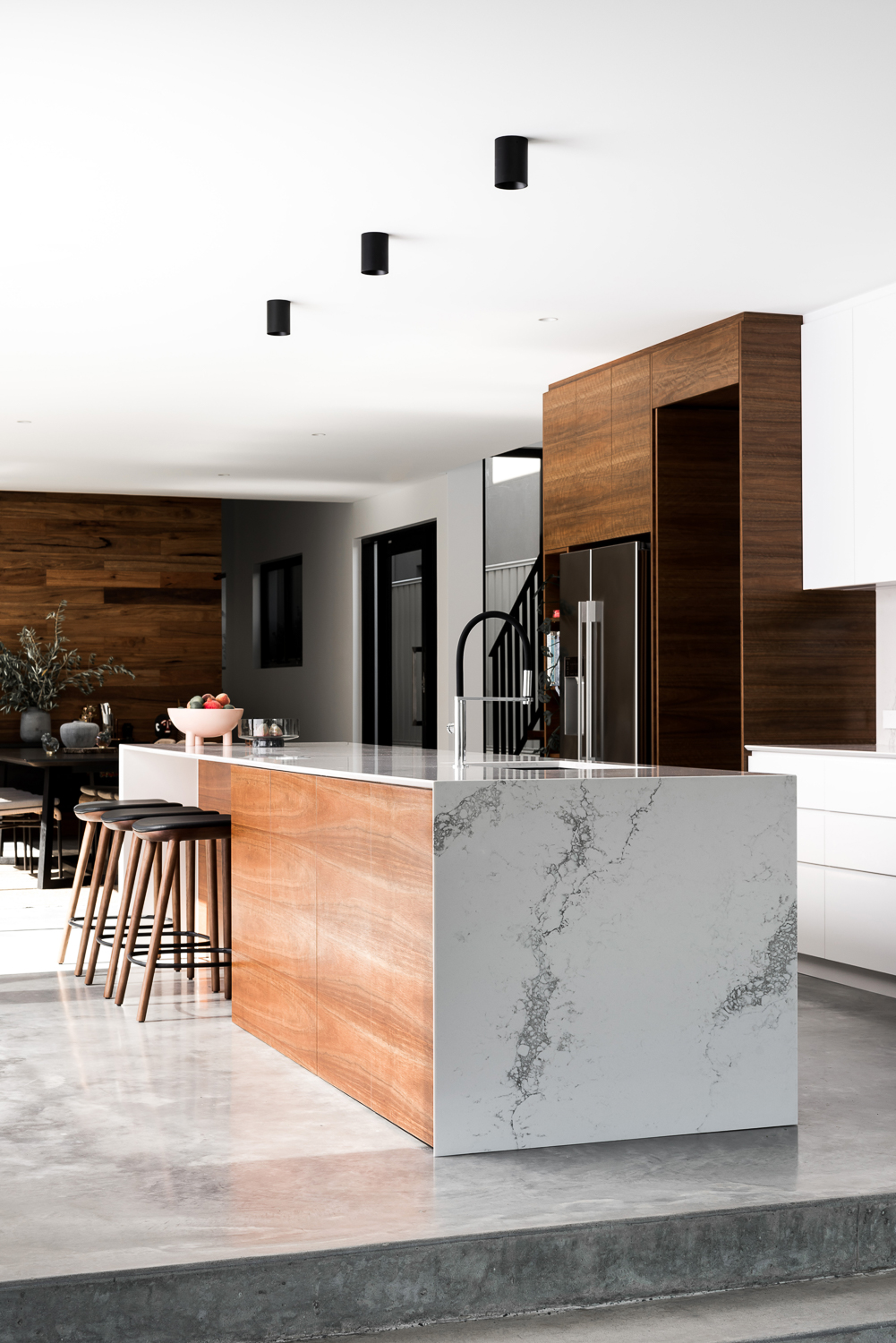 Como Residence by Studio Atelier - Contemporary kitchen design.jpg