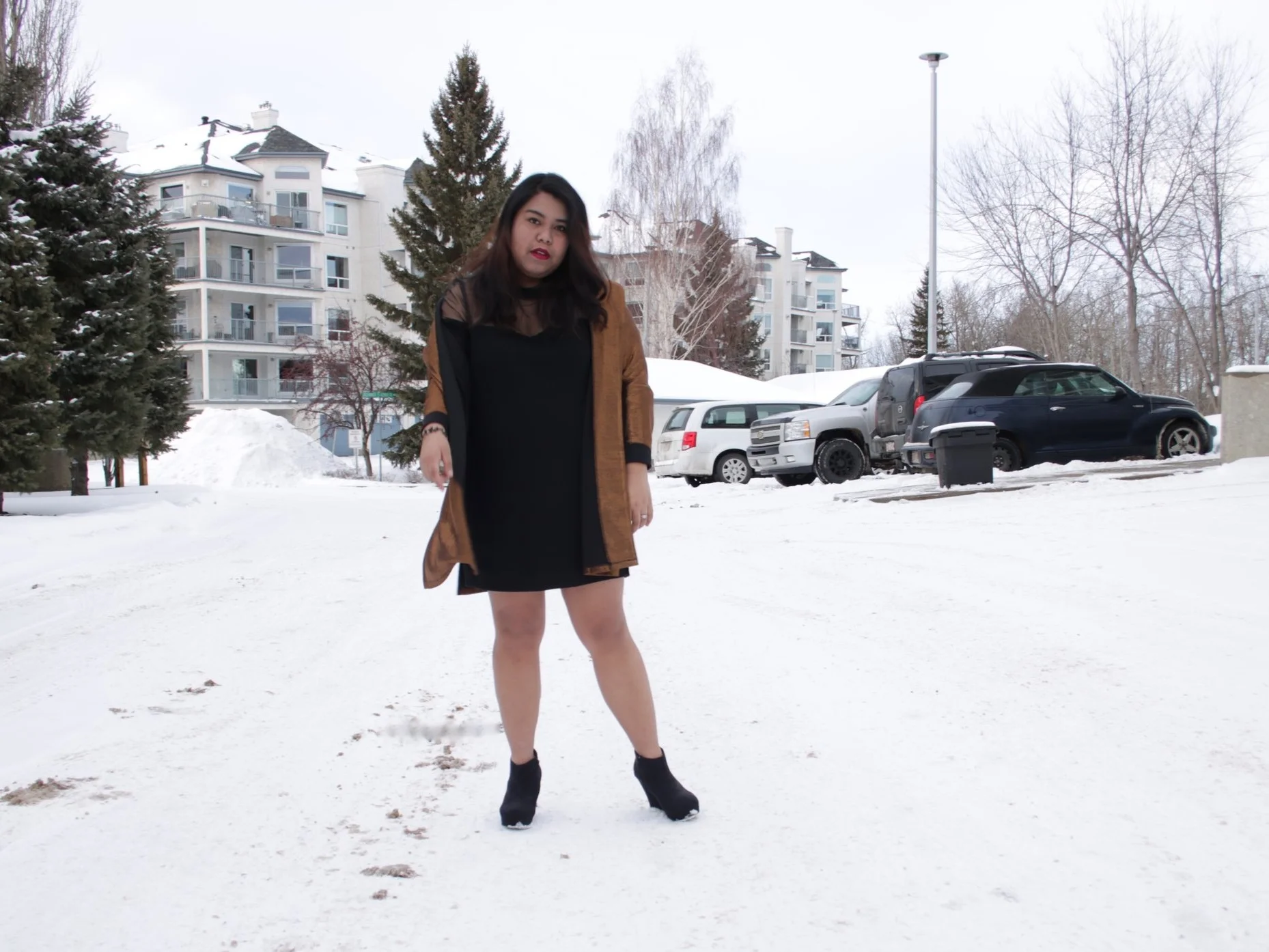 metallic fashion trend, metallic fashion, fashion trend 2018, fashion trend 2019, how to wear metallic, how to style metallic, metallic coat, wear metallic fashion, winter outfit idea, night outfit idea, how to wear sparkles