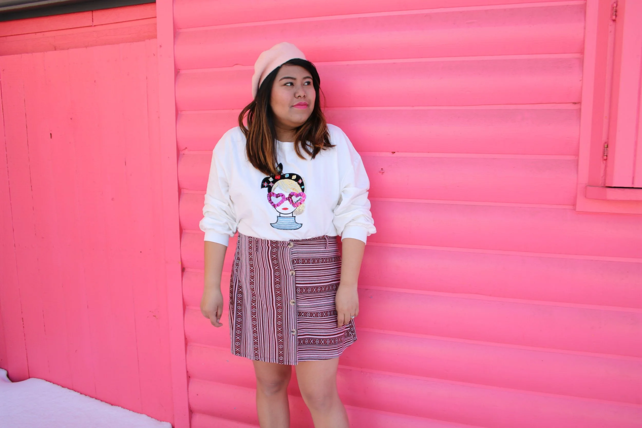styling an oversized sweatshirt, spring outfit idea, oversized sweatshirt for spring, shein fashion haul, shein honest review, oversized sweatshirt look, wear an eclectic shirt