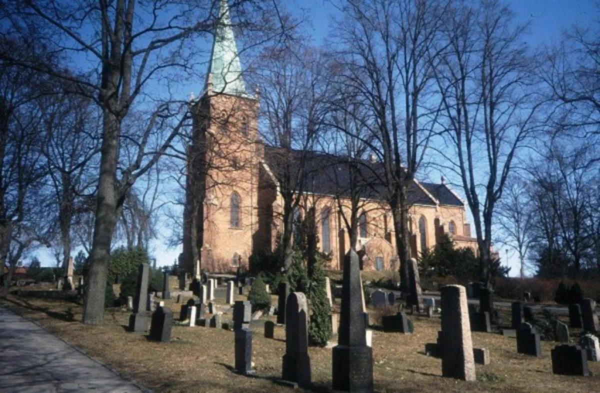 Østre Aker kirke - utenfor.jpeg