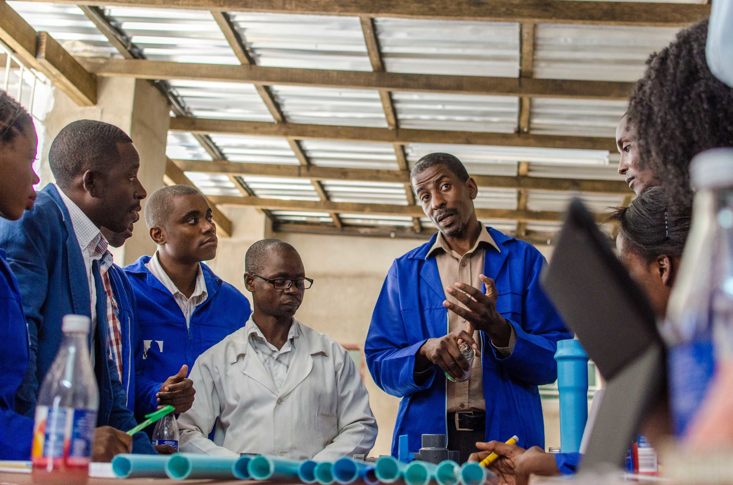 INDUSTRY WORKSHOPS To close the gap between technology used in the industry and in the school, WfW has enabled LVTC to launch a weekly Industry Workshop held by the local water provider and a pipe production company. The main focus is on the adva