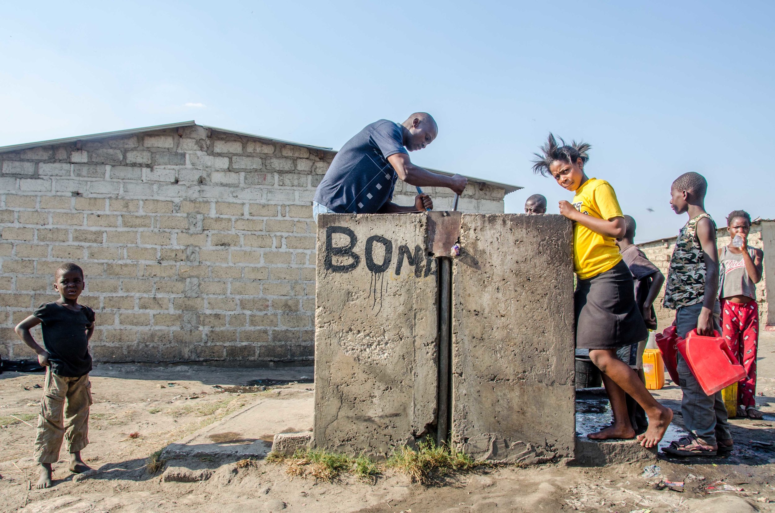 SUCCESS STORY Luke Mwansa was one of the first students who became a certified plumber with the support of WfW. The knowledge he acquired qualifies him to work for a local water trust and enables him to connect ten households to the water supply