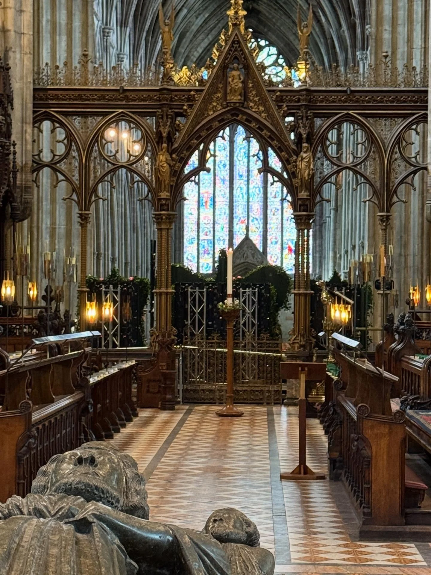 Hardman Powell&rsquo;s Creation &amp; Fall window over King John&rsquo;s tomb @worcestercathedral &mdash; the window kicking off @englishcathedrals&rsquo; Christmas campaign
Explore more in my book 📕 Divine Light (link in bio)&amp; for sale in cathe