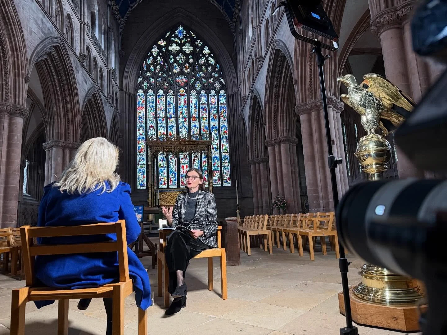 So special to celebrate with @itvborder 🏆 public vote winner in @englishcathedrals competition: @CarlisleCath&rsquo;s 14th-century Curvilinear East Window ✨
1350s glass scenes of the Last Judgement in tracery above, complemented by vivid narrative G