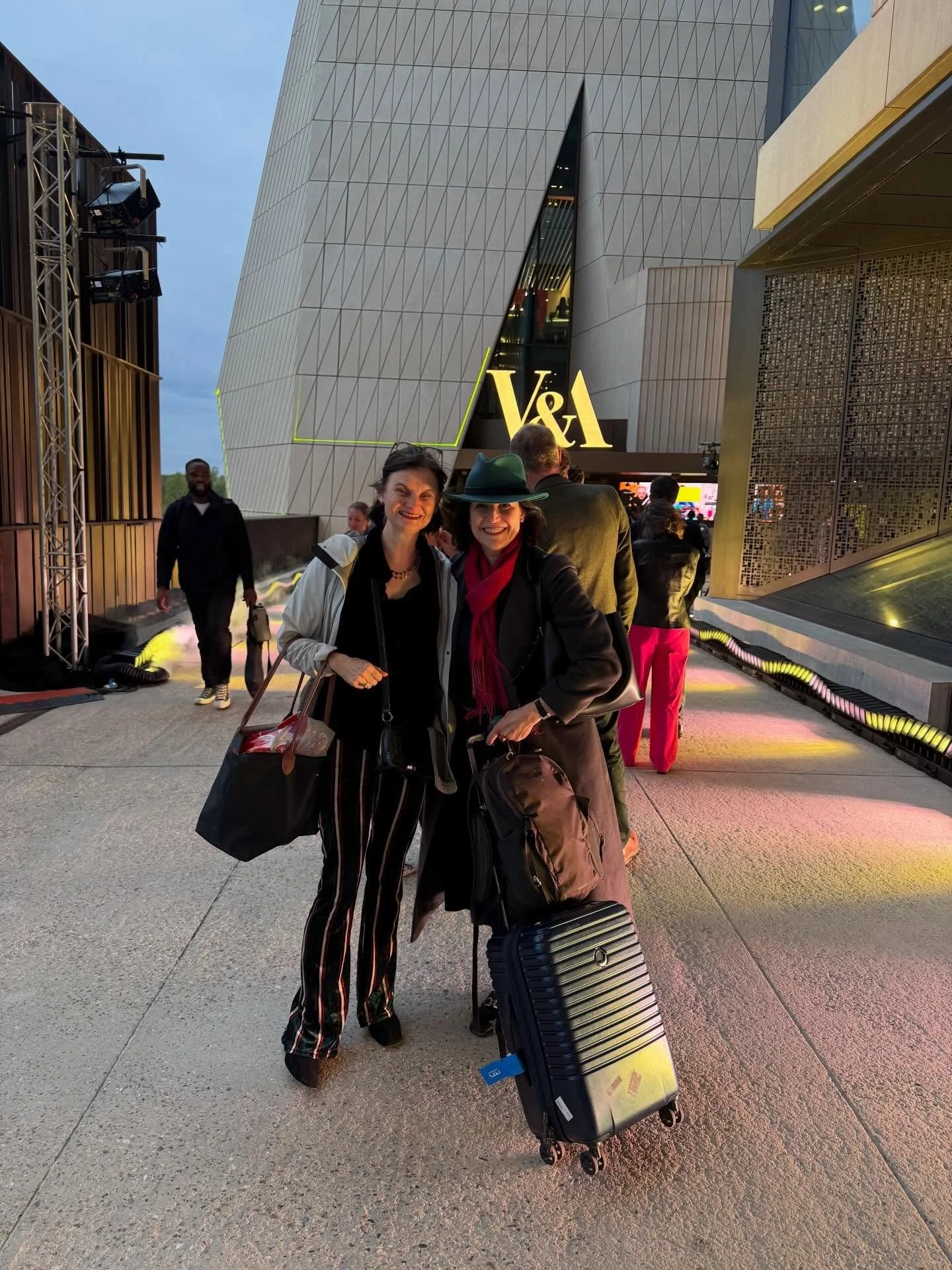 Terrific to be at the much anticipated opening of @vam_east!

Fabulous architecture and an excellent inaugural exhibition, The Music is Black: A British Story, tracing British culture through Black British music from 1900 to now. 

Added bonus bumpin