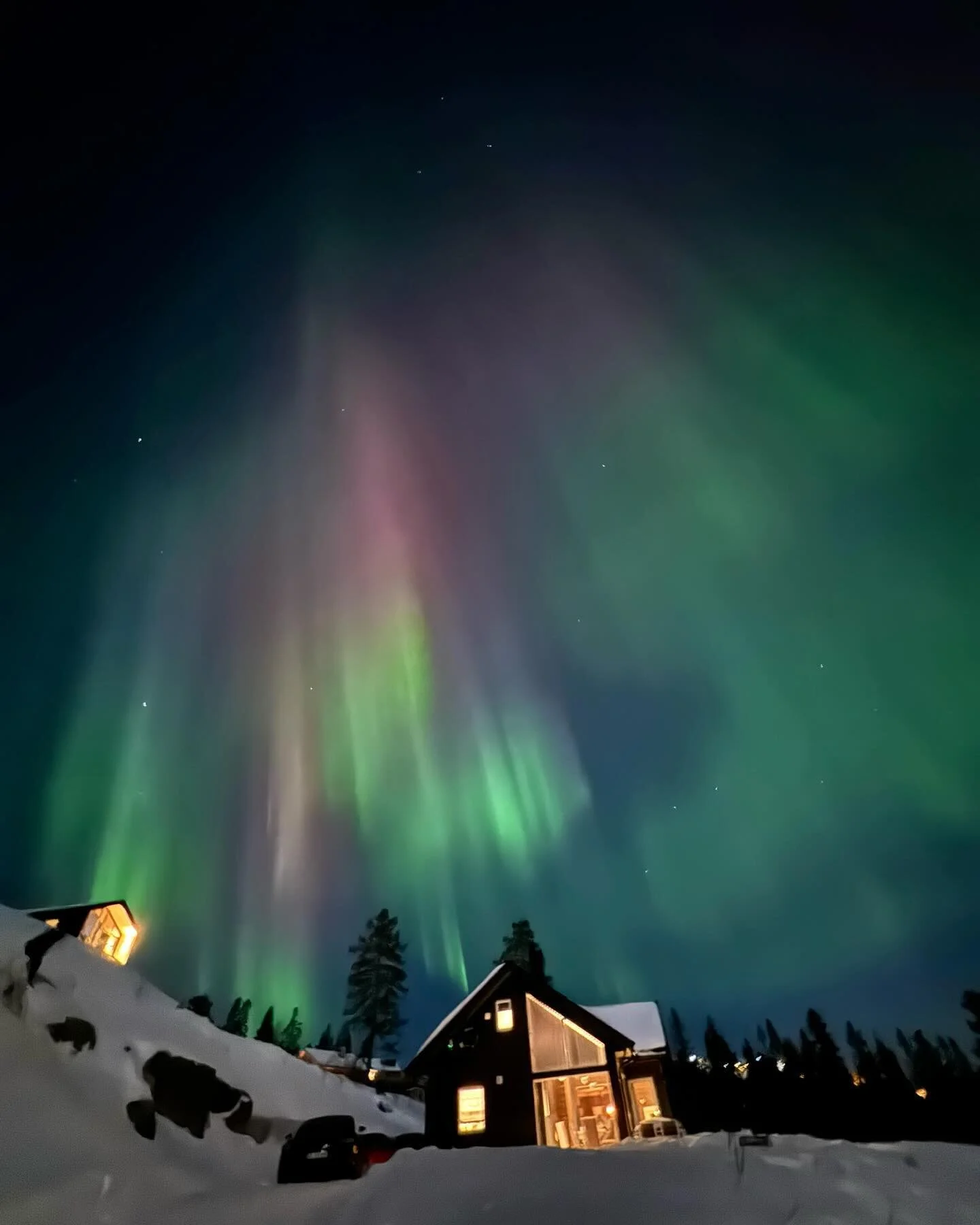 Amazing show over the cabin we stayed in the mountain, after snow kiting.
#visitnorway #norefjell #nordlys #northernlights #auroraborealis