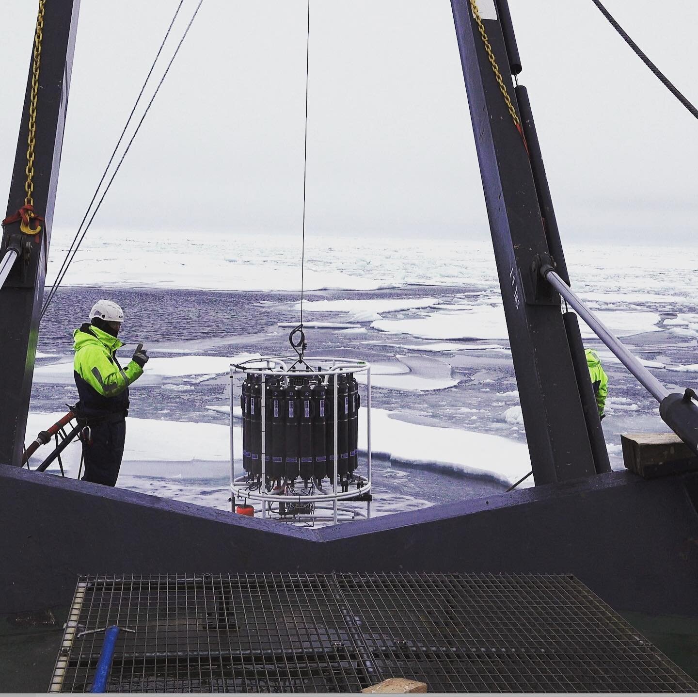 CTD rosette coming out of the water. SAS ODEN, Arctic Excursion. Photo, Christien Laber, Picophytoplankton researcher, Linnaeus University, Sweden #arctic #arcticmicrobes #sasoden #linneuniversitetet #amrisweden