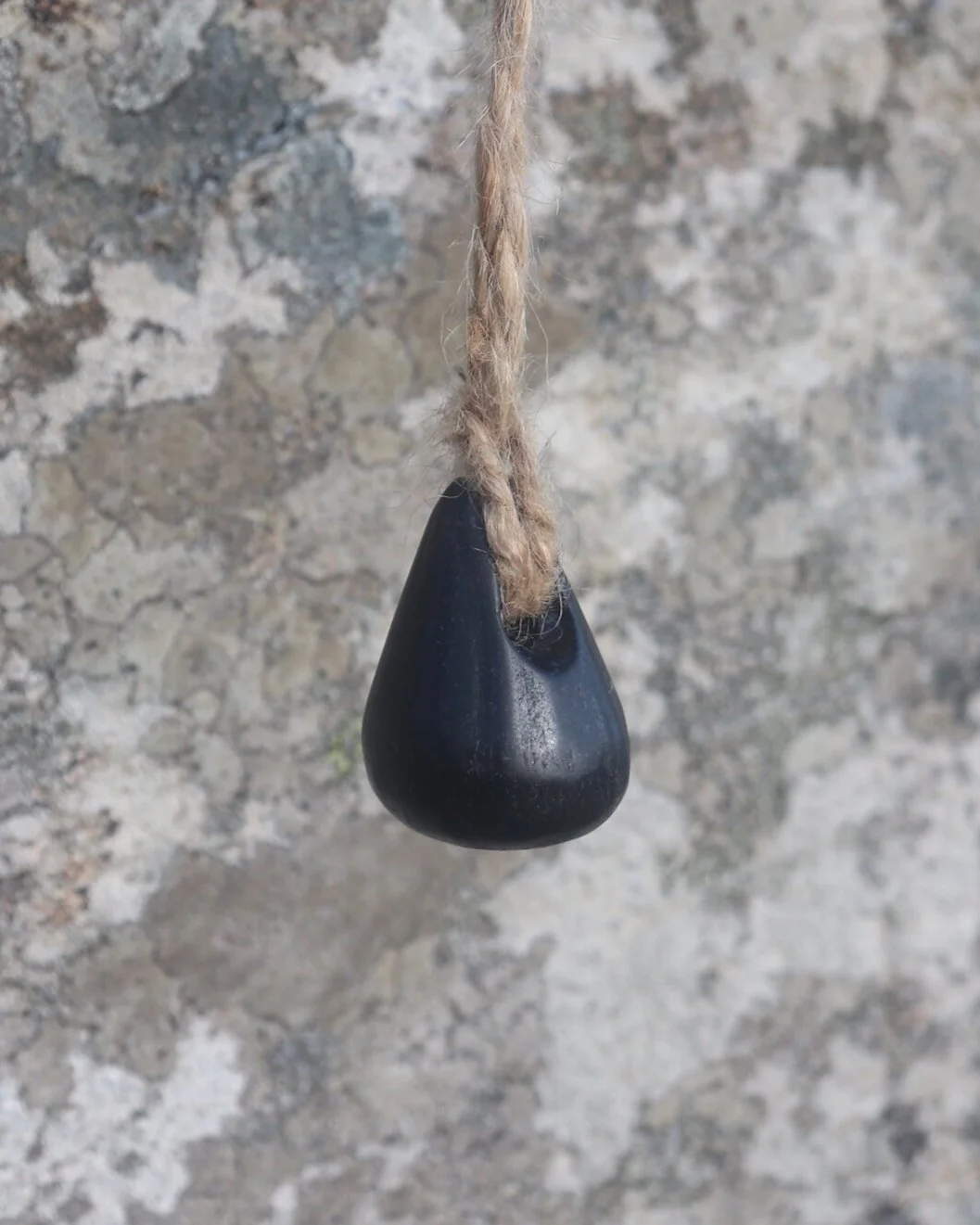  small black light pull - 200090