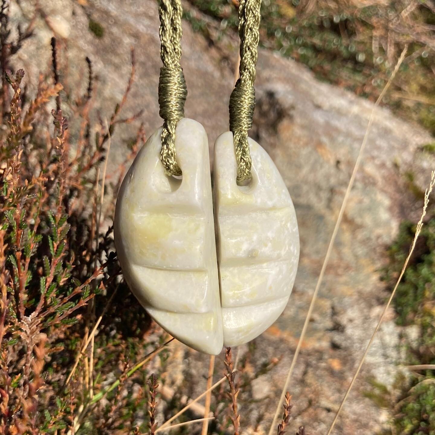 Happy Valentine&rsquo;s Day to all!

Here we have a matching pair of unique carved ridge pendants out of the stunning Iona marble.
A very different form for a special gift.

https://www.gneiss-things.com/special-collection-iona-marble-1

#IonaMarble 