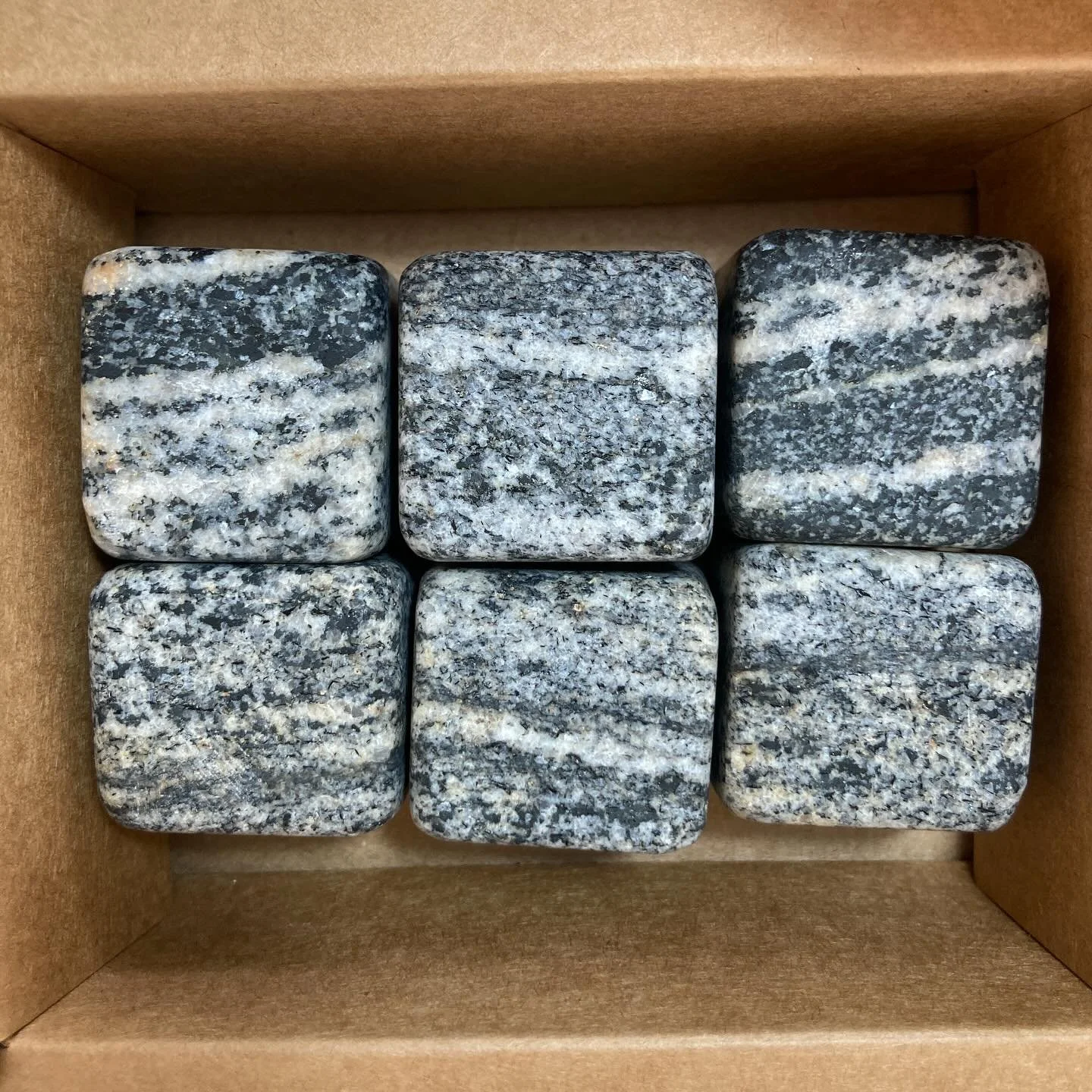 Four new sets of Gneiss Cubes- our drinks stones carved from the Hebridean rock, Lewisian Gneiss - are now available on our website.

#gin #whiskystones #scotland #hebridean #isleofharris #gneiss #isleoflewis #handcarved