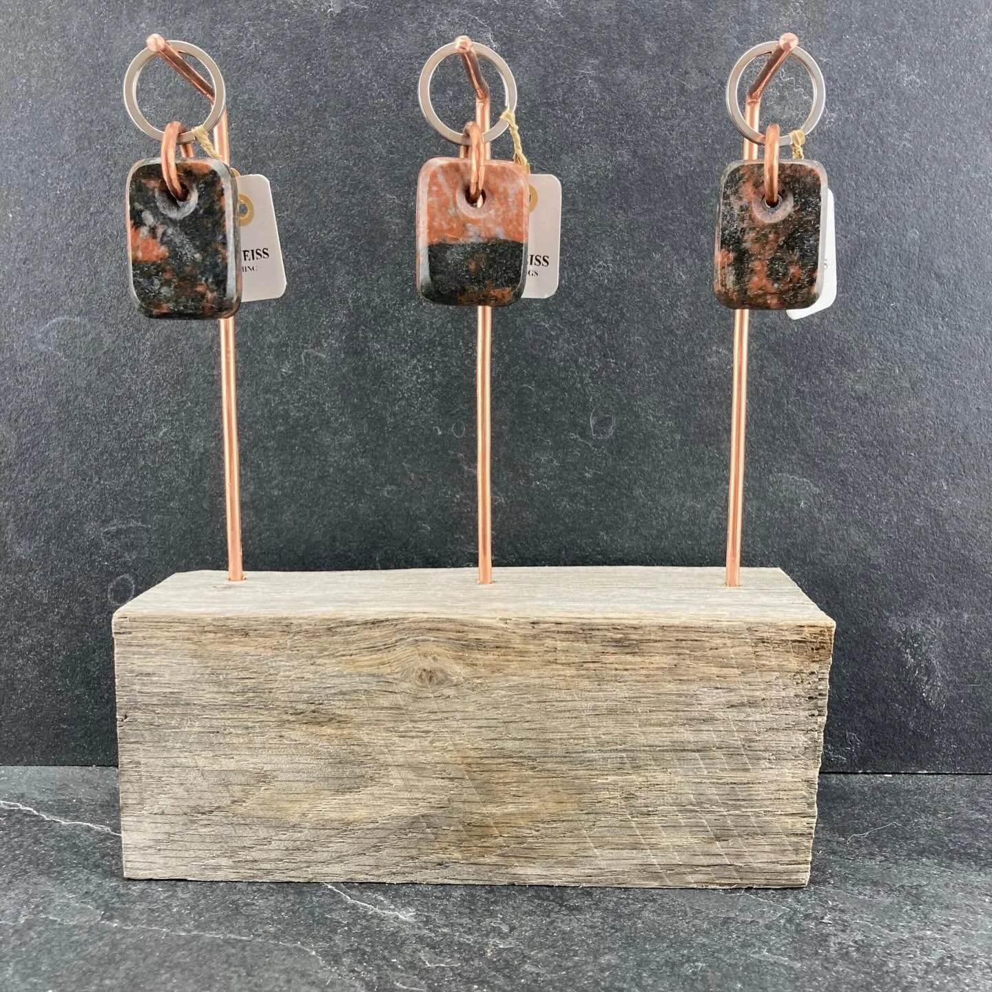 Form follows function 

#Keystones
#gneiss
#marble
#geology
#keyring
landscape
keyrings
nature
handmade
earth
grounded
home
hotel
architectire