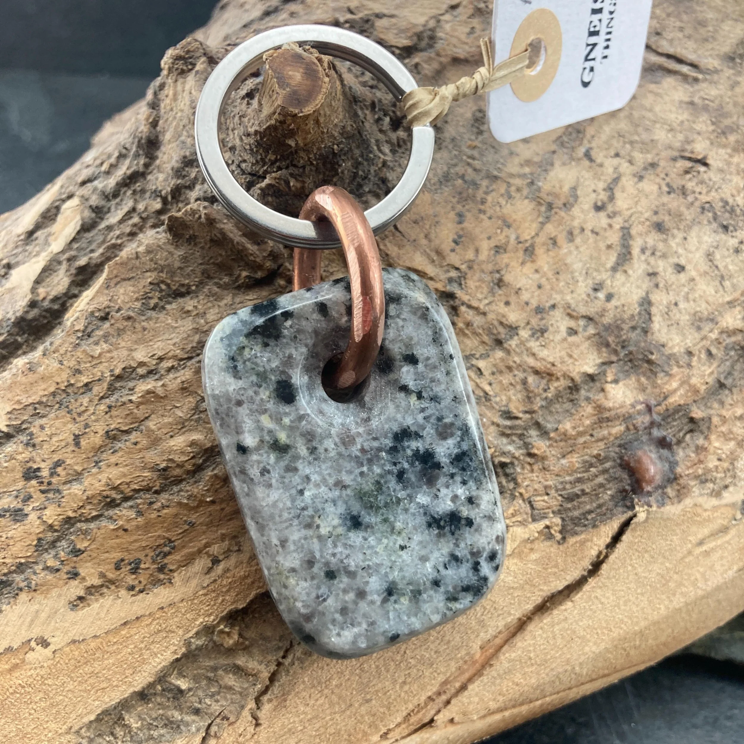 Beautiful Anorthosite from the Isle of Harris- the same material as found on the highlands of the moon!
A limited batch of keyrings are available now on our website and to be viewed in our Seilebost studio.

https://www.gneiss-things.com/keyrings

#k