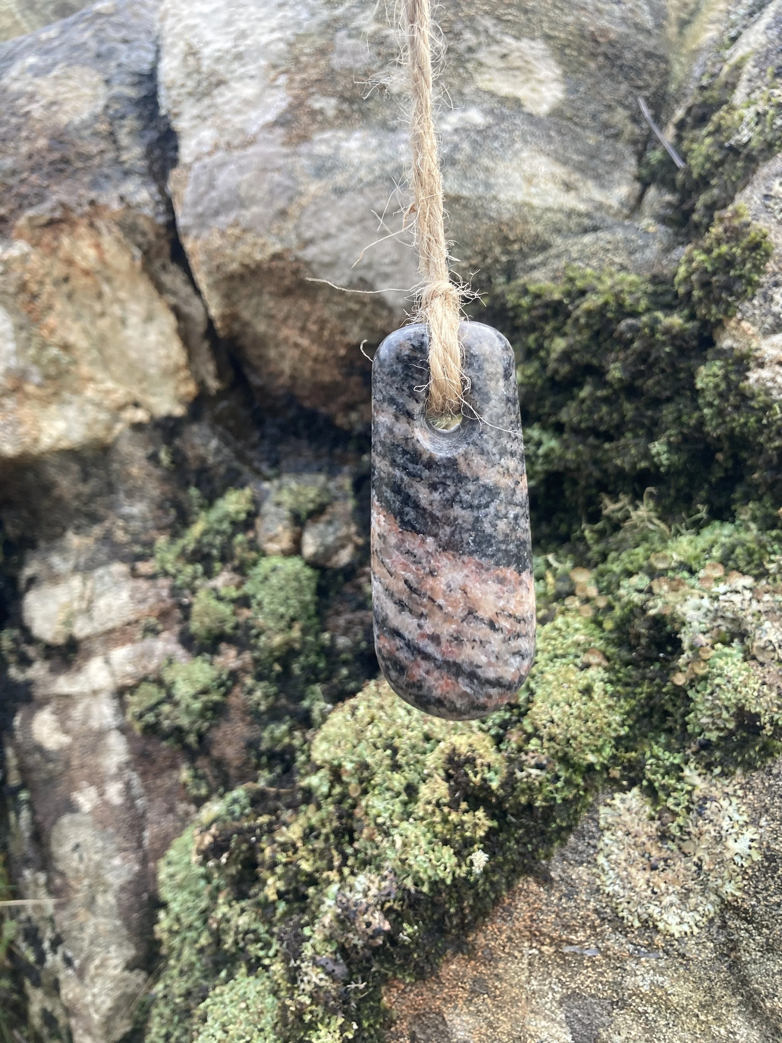 pink gneiss light pull - L16