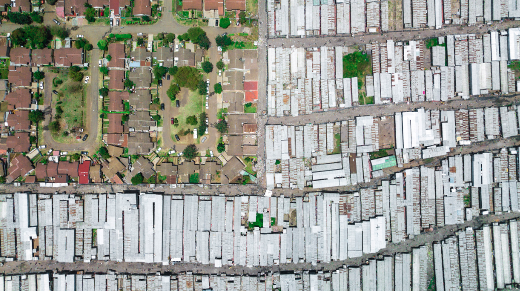 Johnny Miller, Unequal Spaces - Nairobi