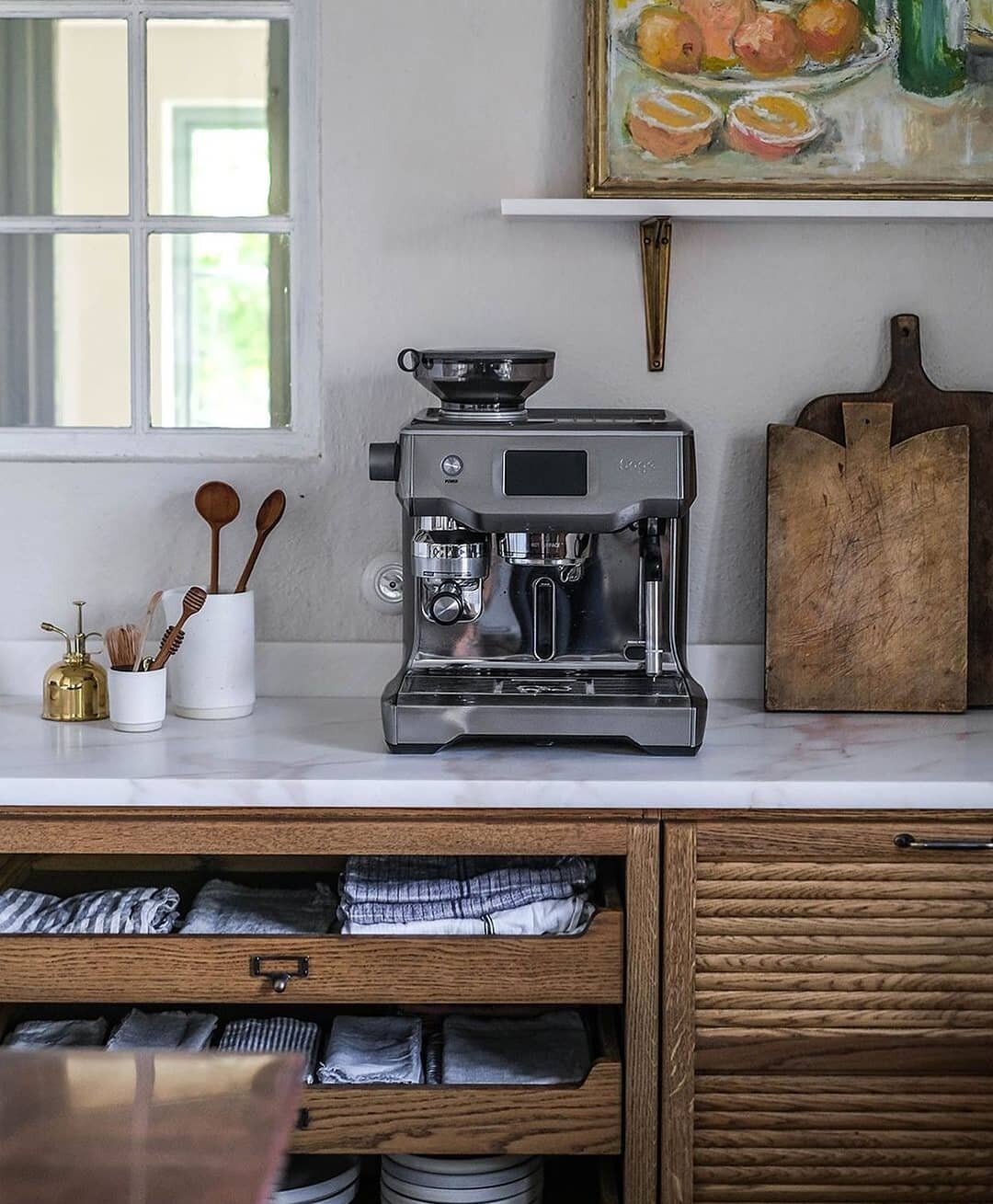 By now if you follow my stories, you guys have been seeing darker stains on white oak taking a front seat! This species of wood, paired with this dark tone is SO NOSTALGIC for me, as our kitchen cabinetry growing up was exactly this! (paired with an 