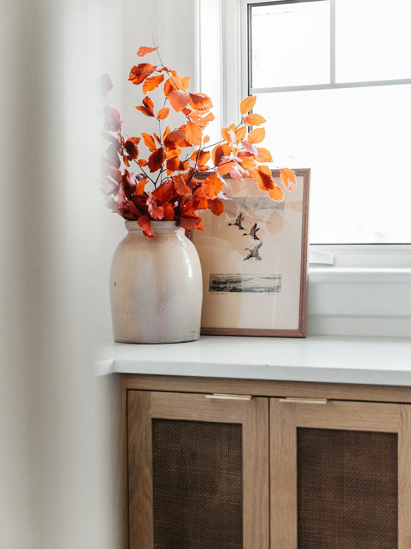 Welcoming the weekend with warm textures and the quiet beauty of autumn&rsquo;s touch. 🍂

#AmbianceHomestead

Design by @ambianceinteriors
Photography by @alyssacreativeco
.
.
.
#listowelinteriordesigner #londoninteriordesigner
#stratfordintwriordes