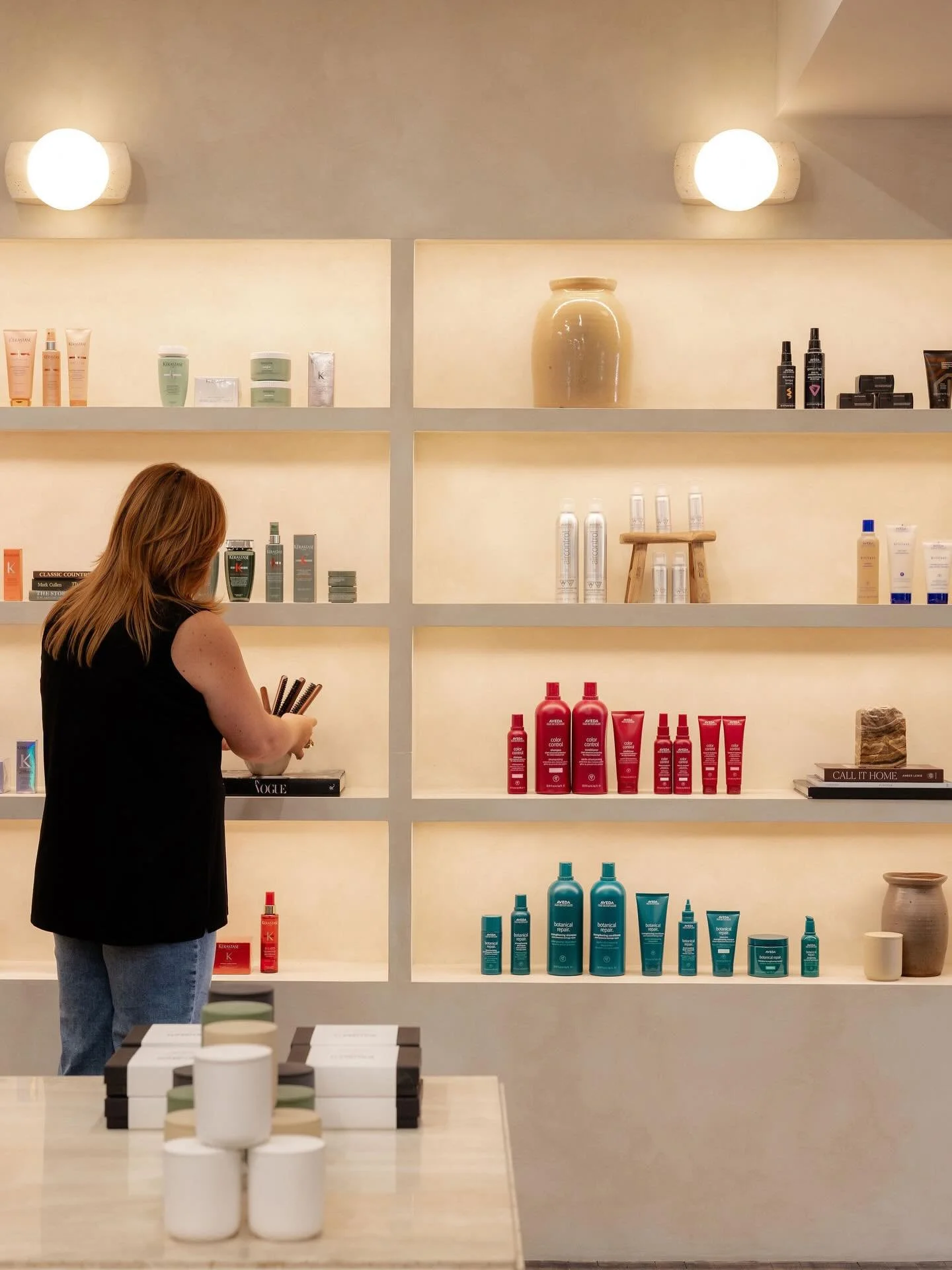 A couple little styling moments from @thatchandfringe!
After the plans, construction, and installs &mdash; it&rsquo;s the layering of art, textiles, lighting, and personal pieces that transforms a space. Styling isn&rsquo;t an extra&hellip; it&rsquo;