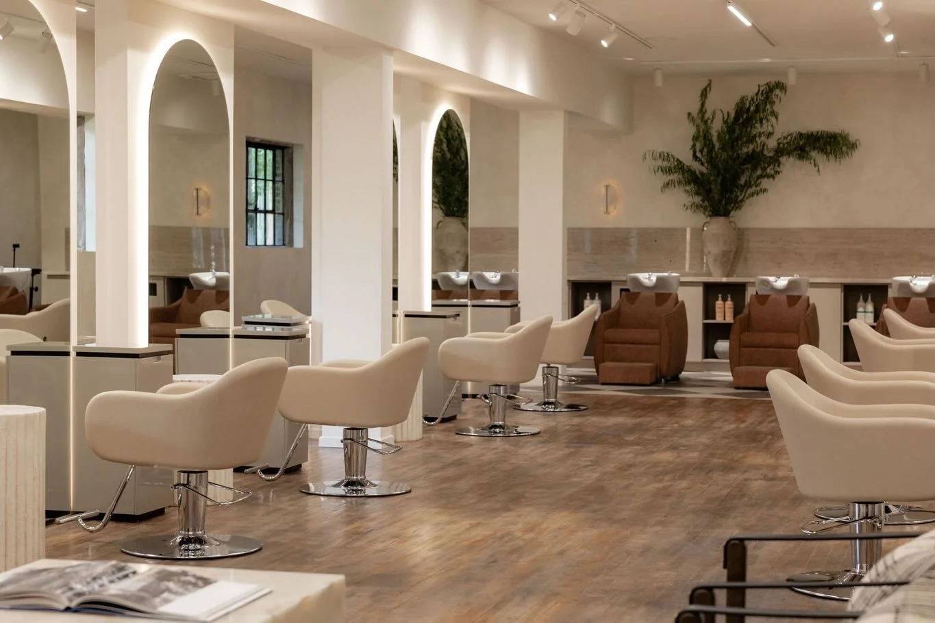 You deserve a little pampering and what better place to spend that time than at @thatchandfringe! 

Design by @ambianceinteriors
Contractor @shawn_brubachercontracting
Electrician @gothamelectric.ca
Plumbing @siloplumbing
Photography by @sandramonaco