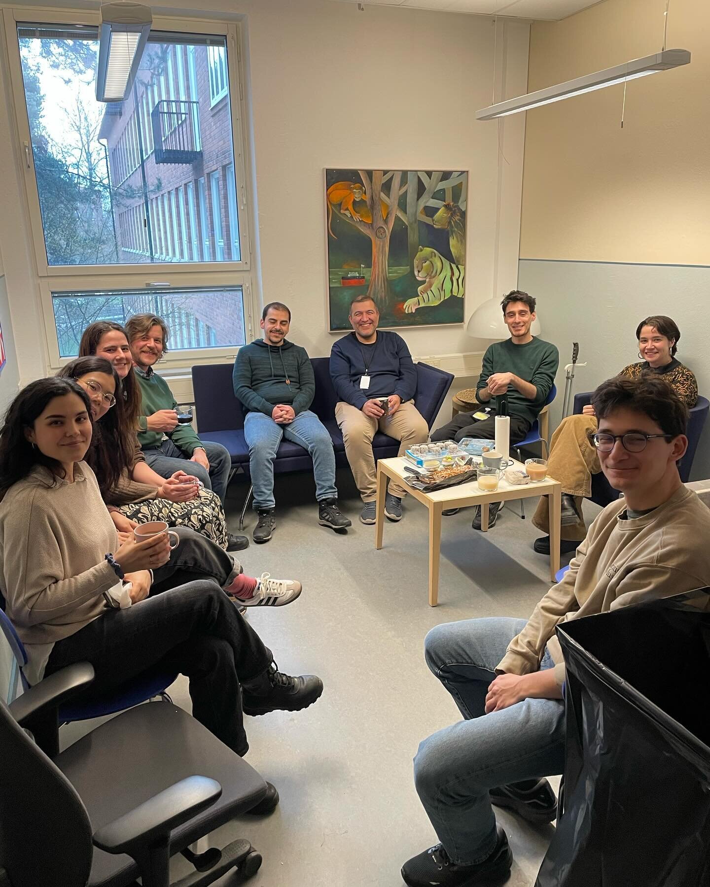 Swedish #fika introducing new visiting researchers to the #brainandmind community ☕️🍪