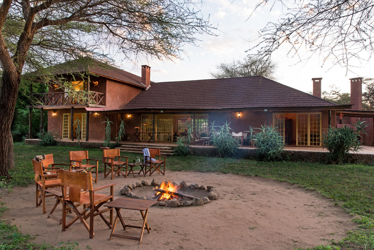 villa_b32_garden_and_fire_place.jpg