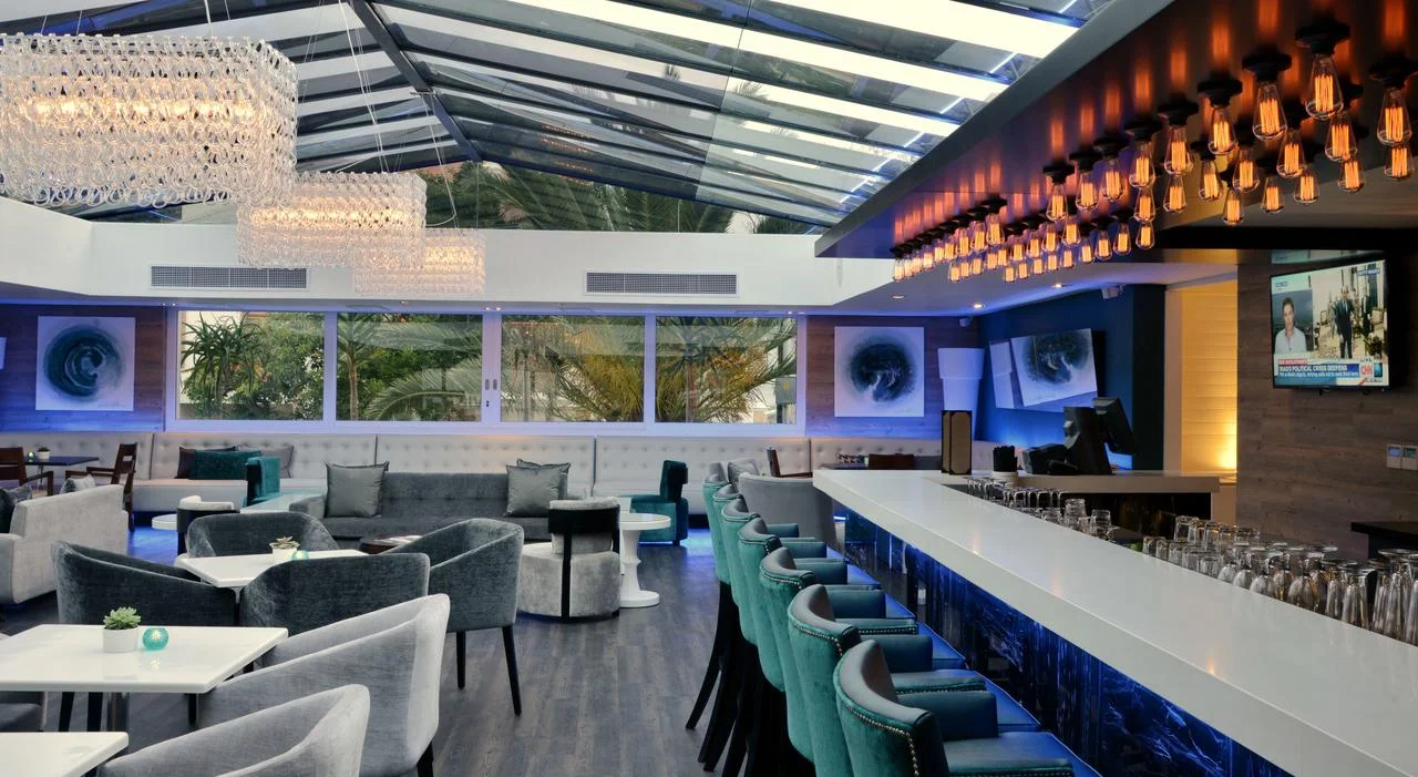 CAPE_MILNER_-_The_Glass_Lounge_7.jpg