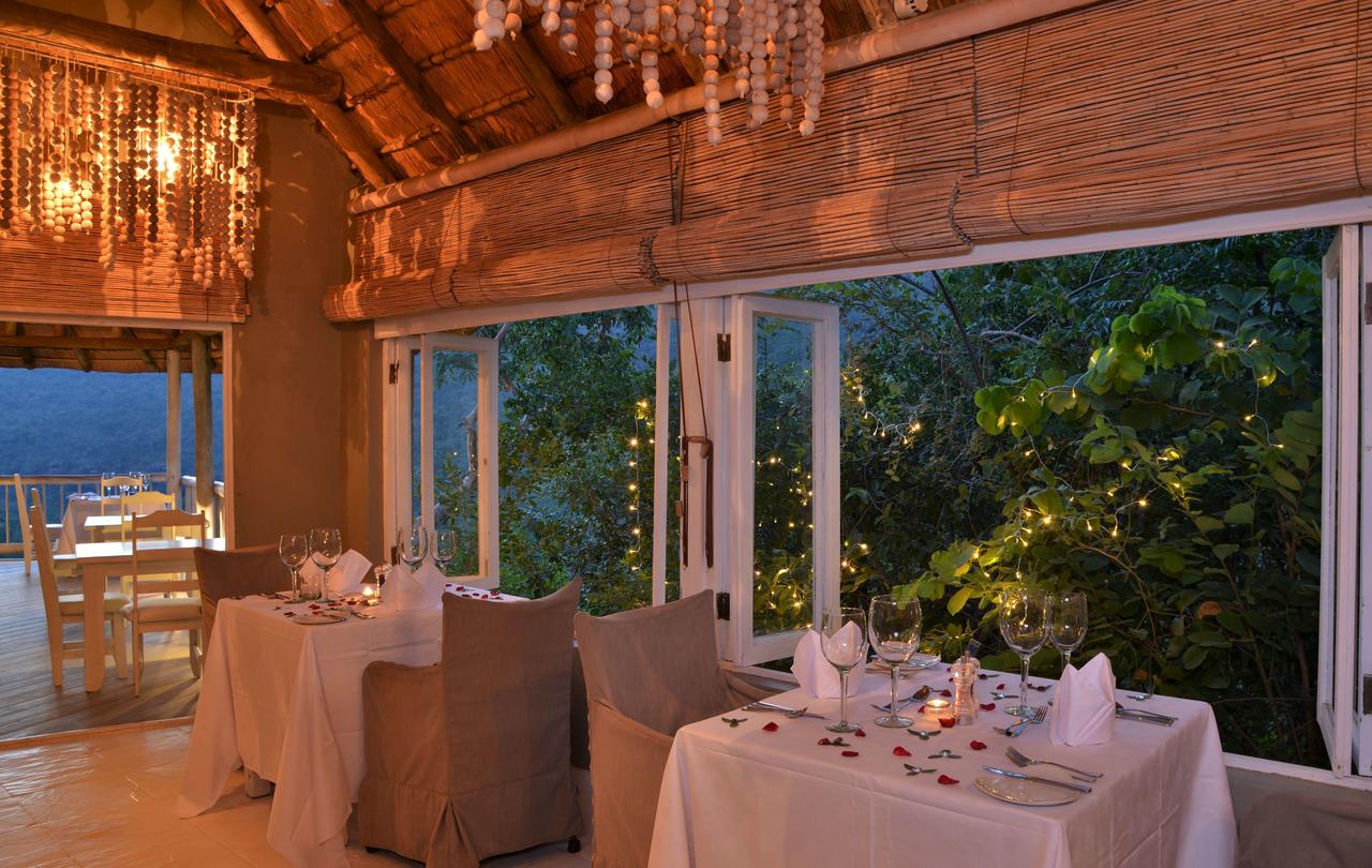 clifftop_exclusive_safari_hideaway_dining_3.jpg
