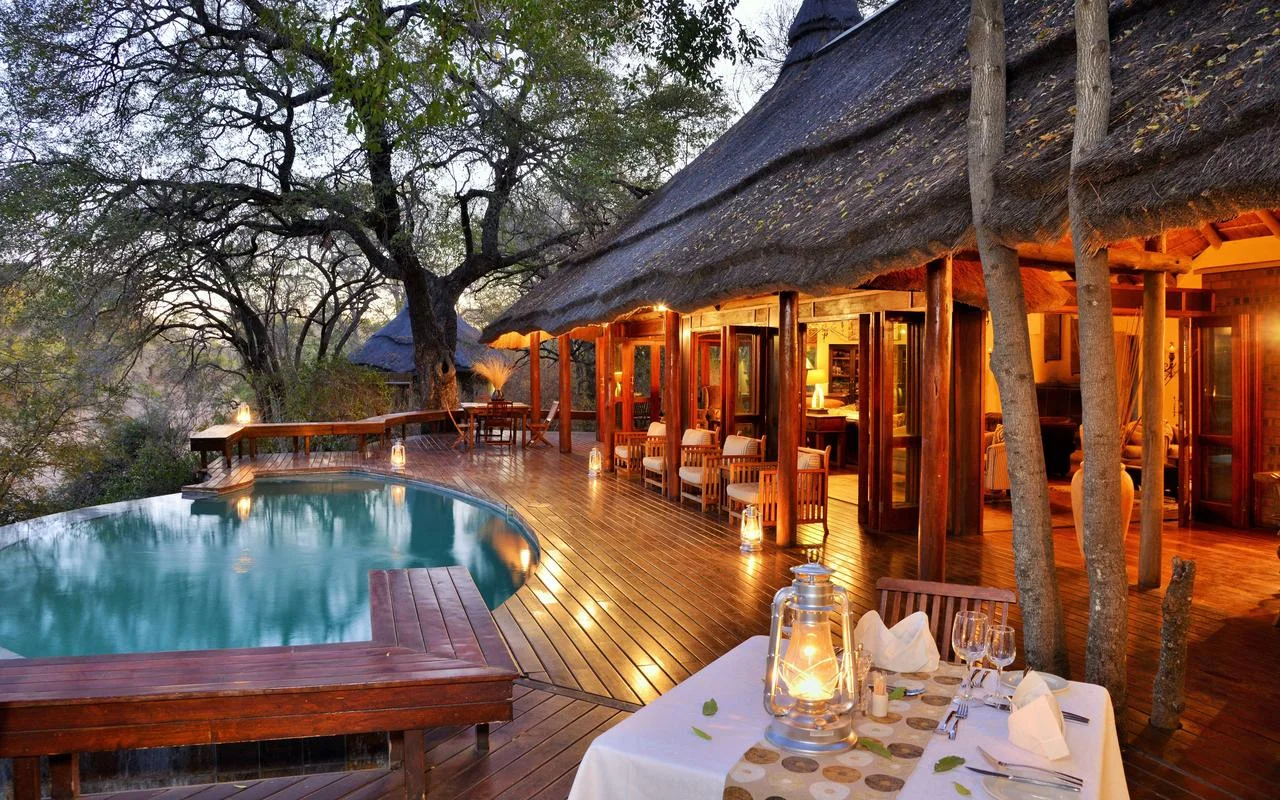 imbali_safari_lodge_evening_dining.jpg
