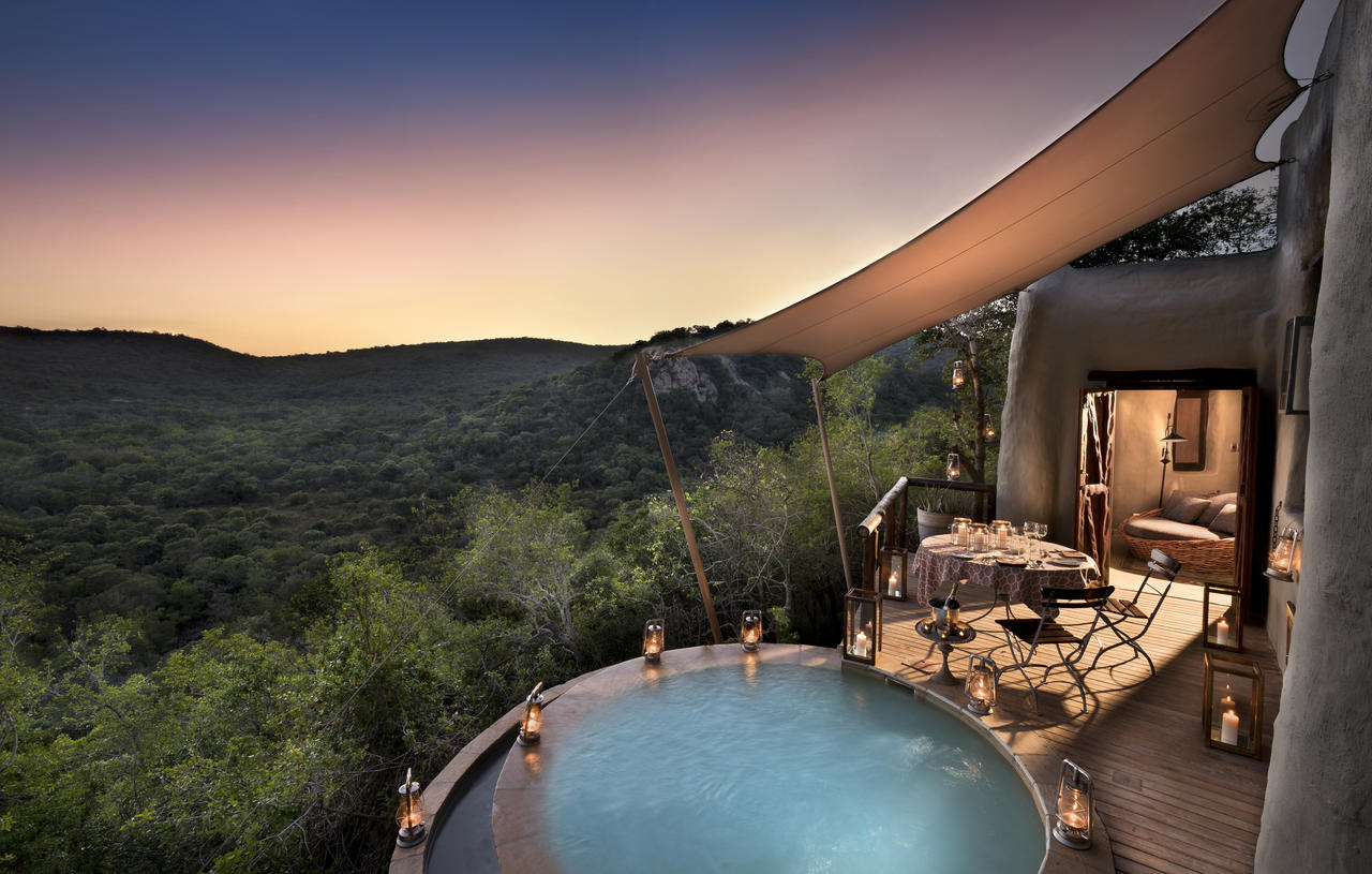 private-dining-at-plunge-pool-phinda-rock-lodge-suite_resized.jpg