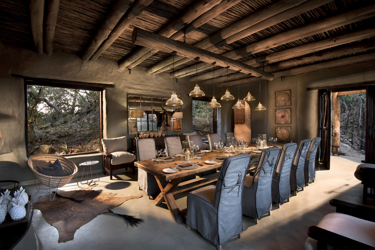 guest-dining-at-phinda-rock-lodge_resized.jpg