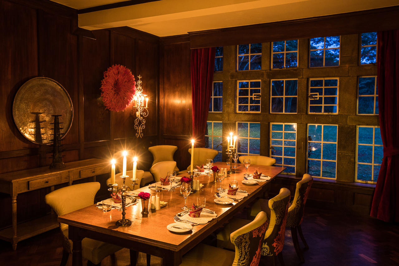 giraffe_manor__dining_-_copyright_scott_ramsay.jpg