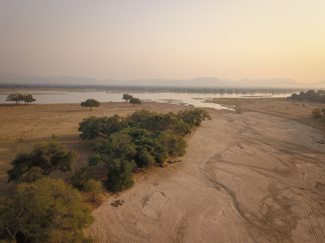 Sapi_River_and_Zambezi_View1-Chikwenya-CC-2018-8.jpg