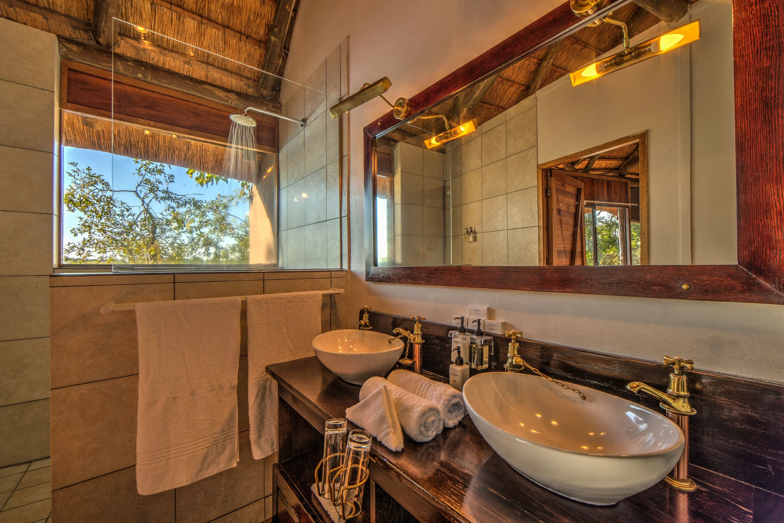 xugana-island-lodge-guest-room-bathroom1.jpg