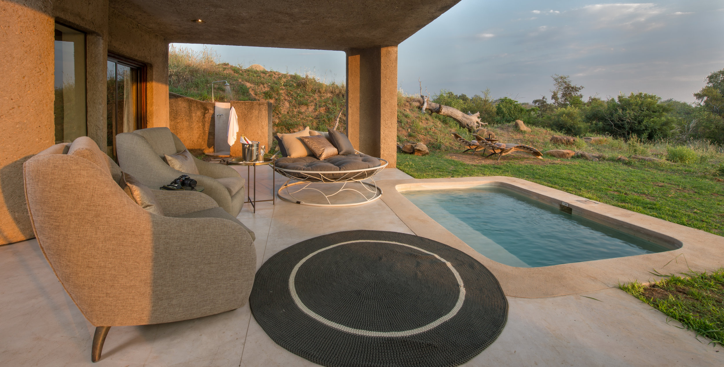 earth_lodge_-_suite_patio1.jpg