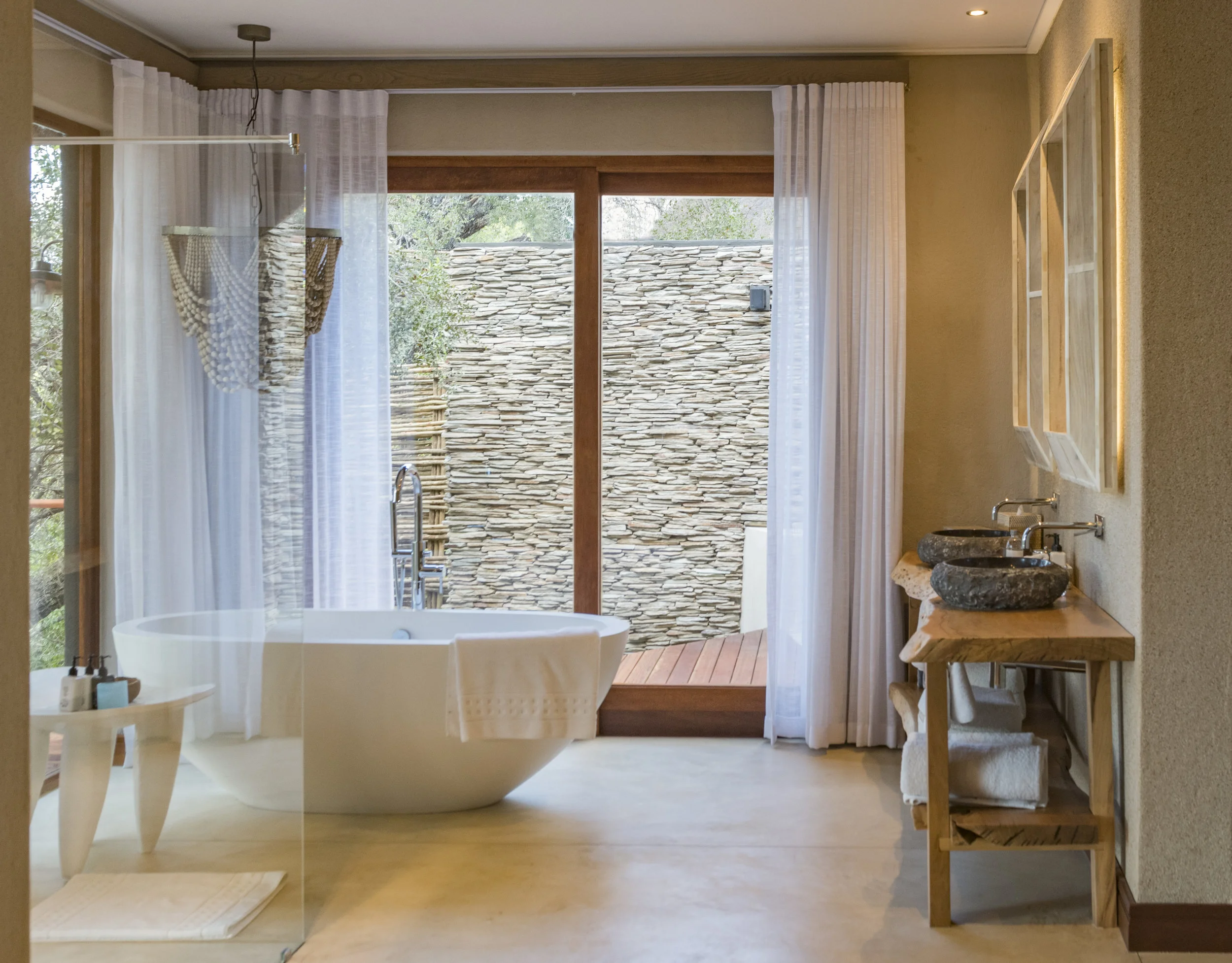 river_lodge_bathroom_11.jpg