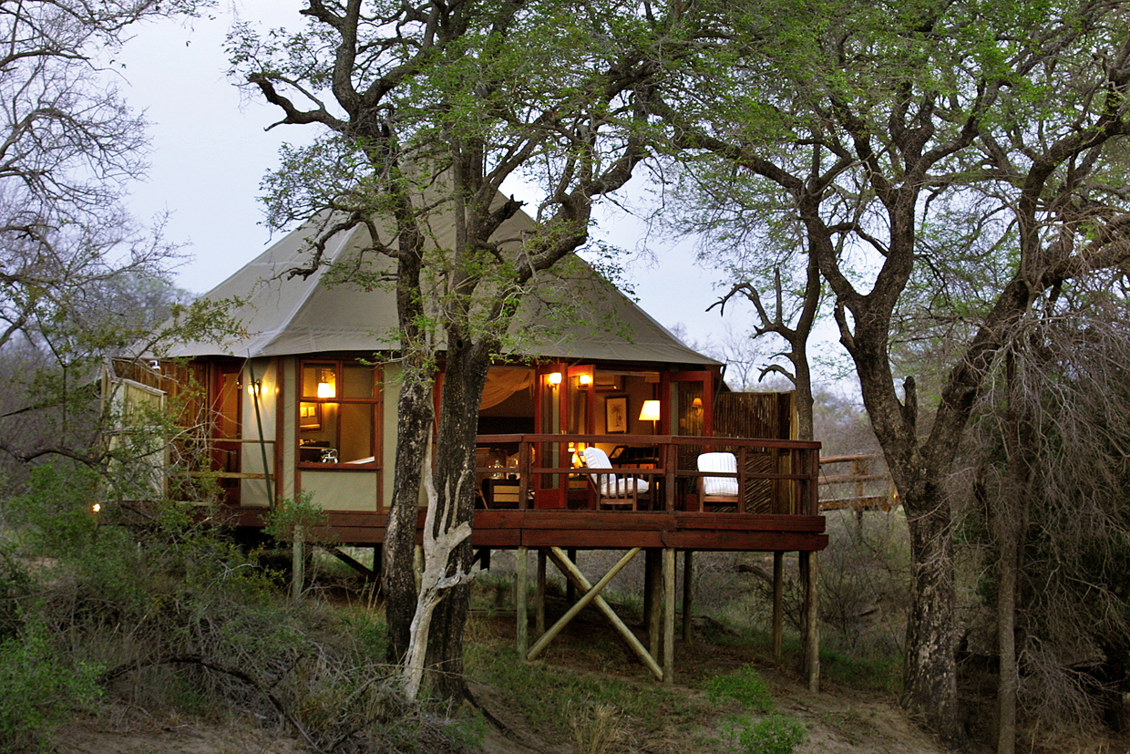 1._signature_image_hamiltons_tented_camp_-_suite_exterior.jpg