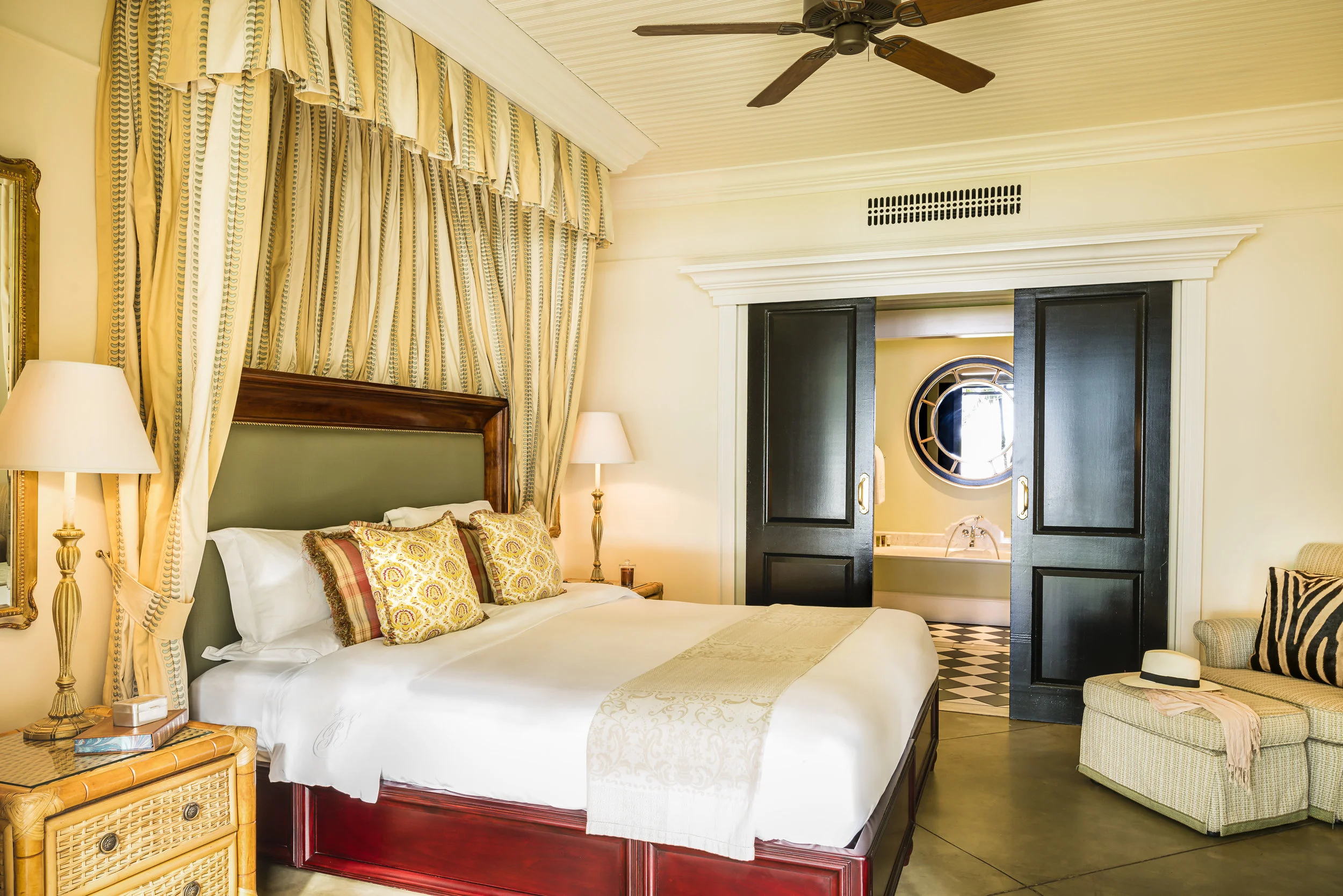rl_suite_bedroom_01_g_a_h.jpg