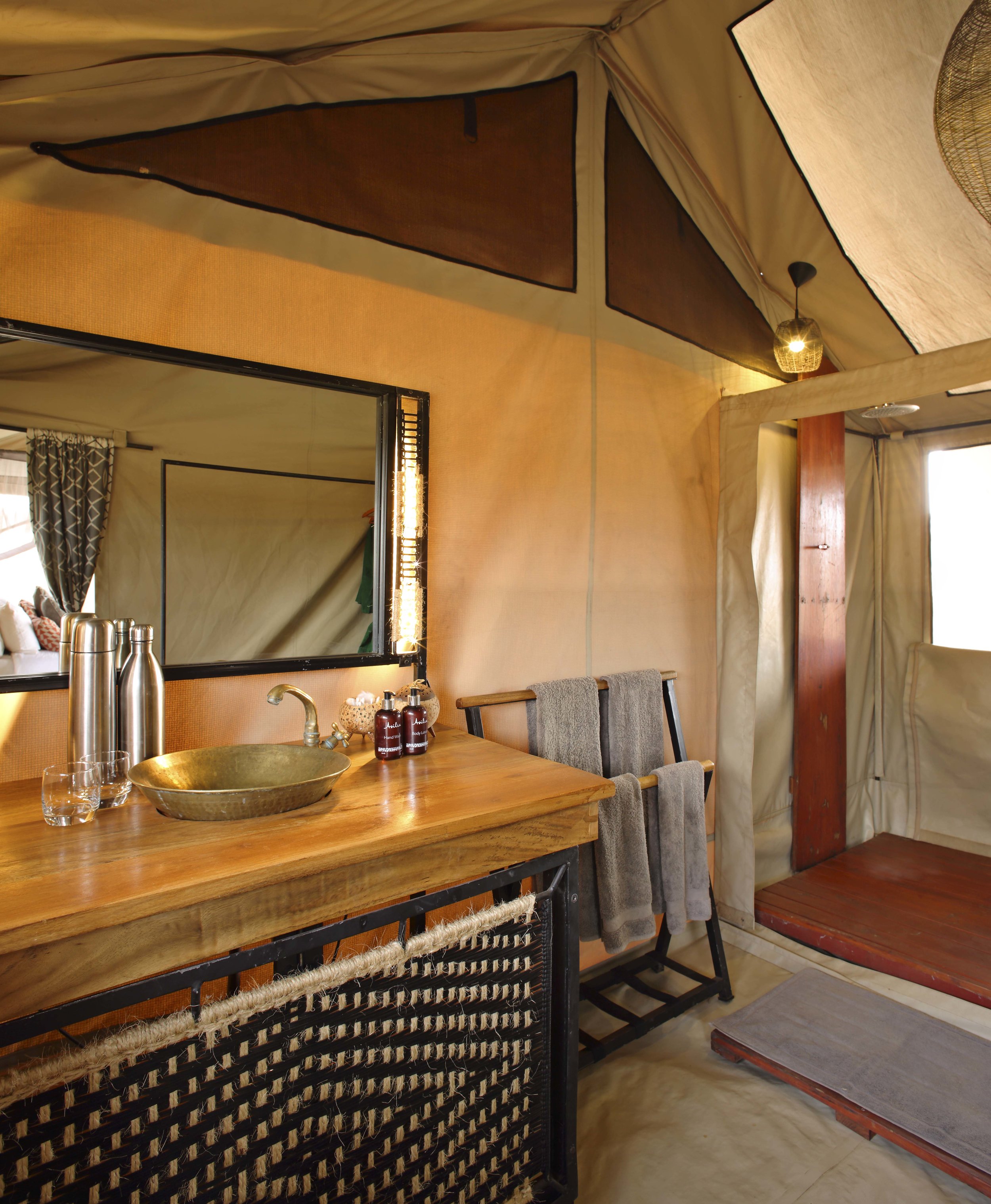 ubuntu-camp-bathroom.jpg